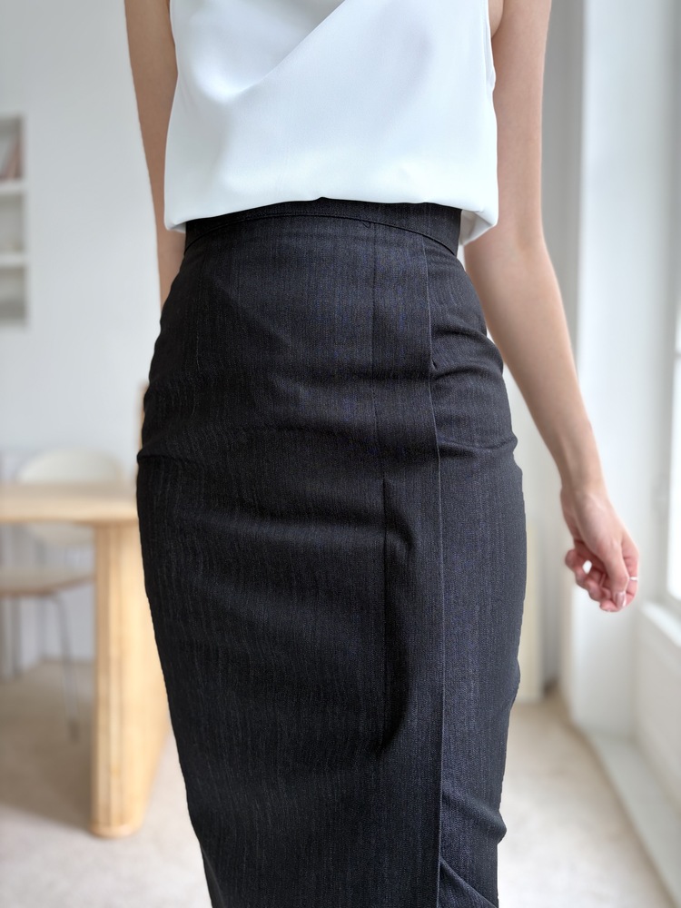 Front Slit Pencil Skirt (Black)