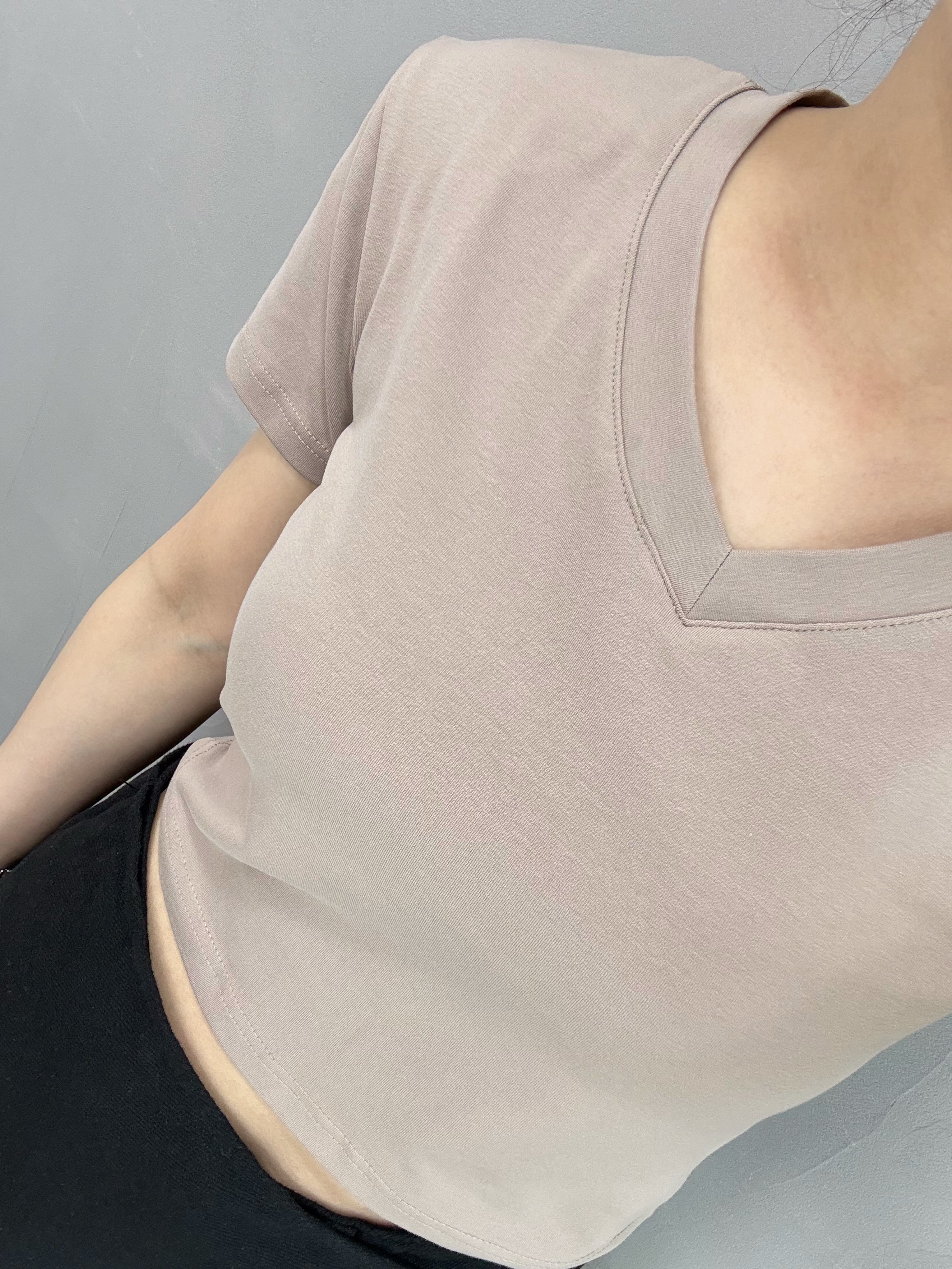 R70 V領淨色短Tee