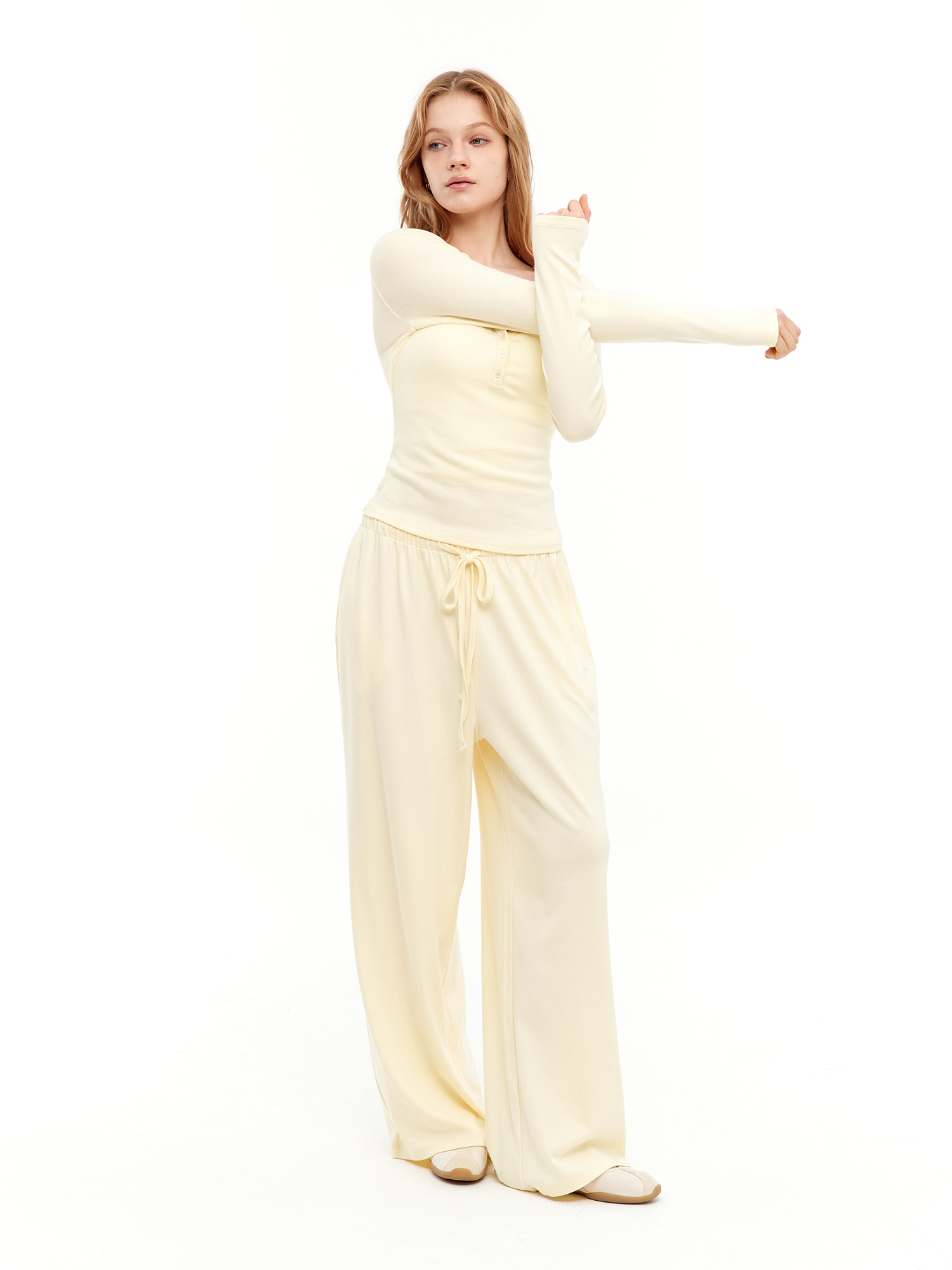 預購_V-neck Layered T-shirt (無帽) by Conch