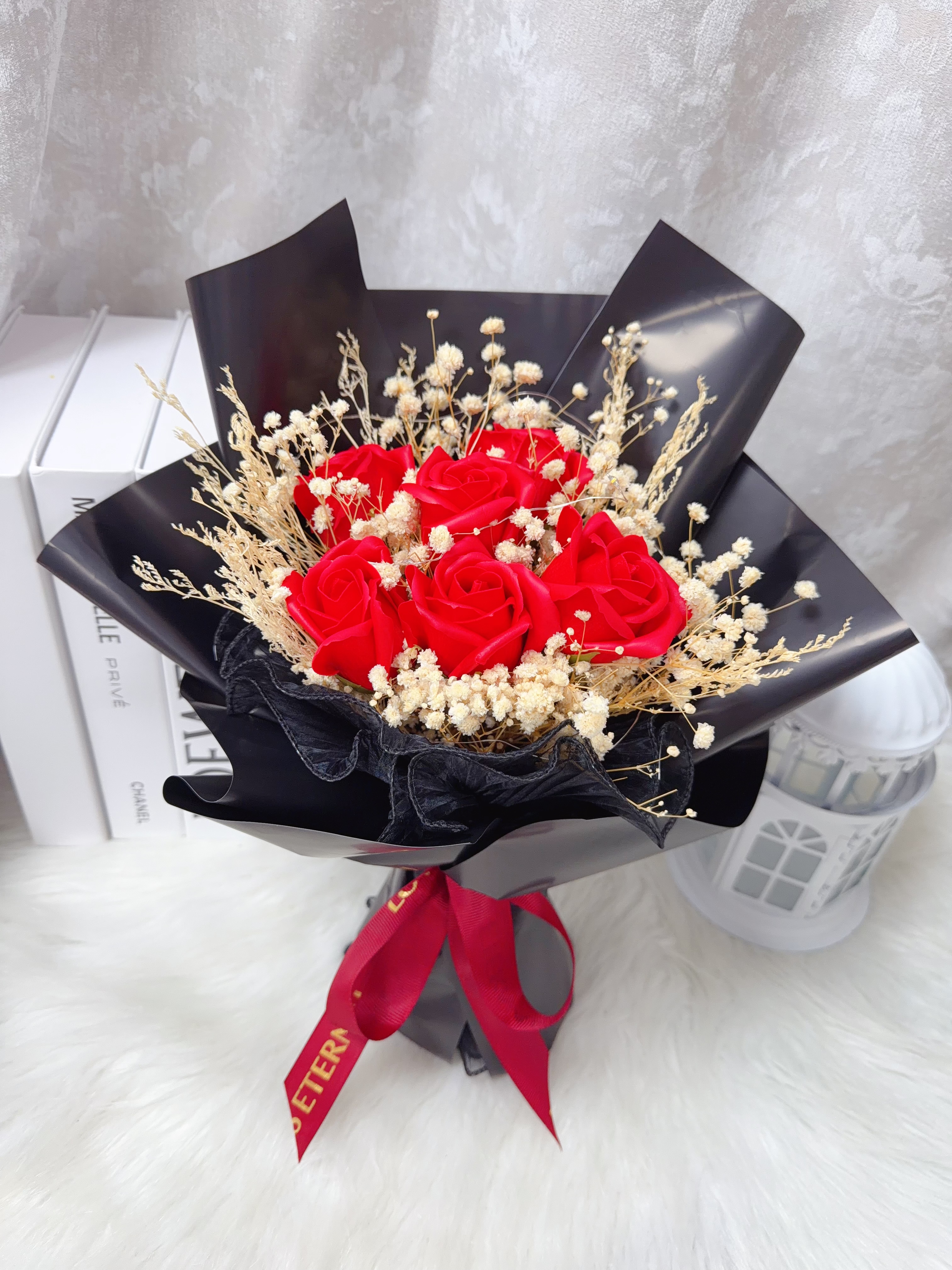 紅玫瑰番梘花花束