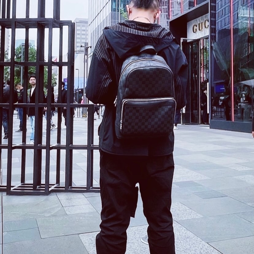 LV 🤍PRE OWNED 藍黑色棋盤格 Campus Backpack 晶片款💙