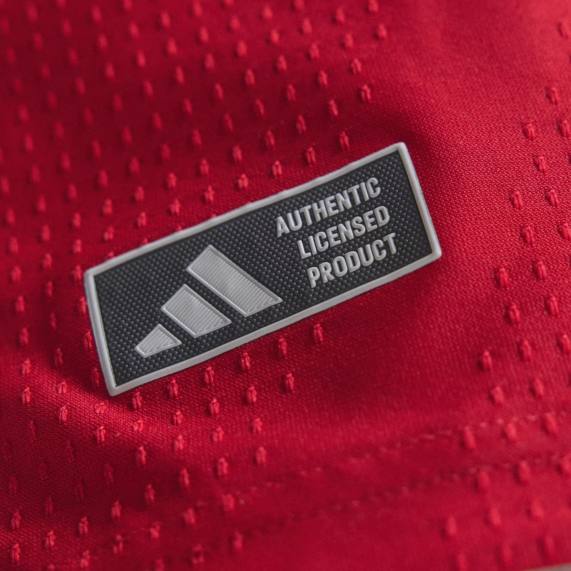 重現七十年代紅魔榮光 Adidas Manchester United 曼聯 2026-27 主場長袖球員版球衣 (可加印字章) KC4803