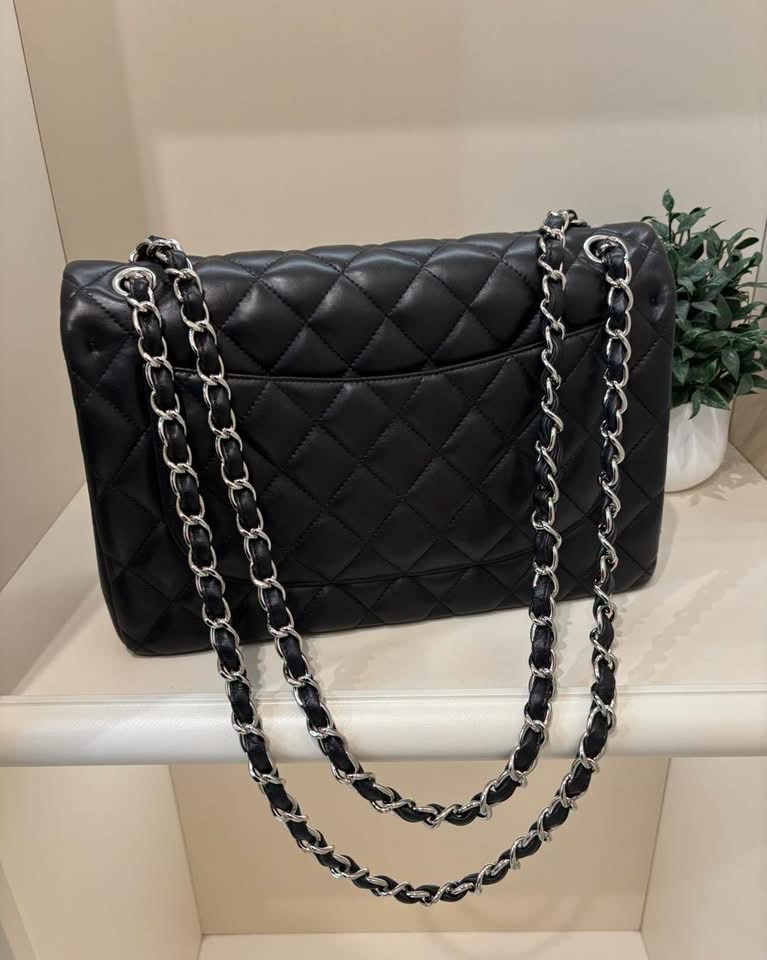 Chanel classic flap 30cm,jumbo A58600 黑色羊皮銀扣100%Authentic ,95%new ✅card ✅塵袋✅box 
