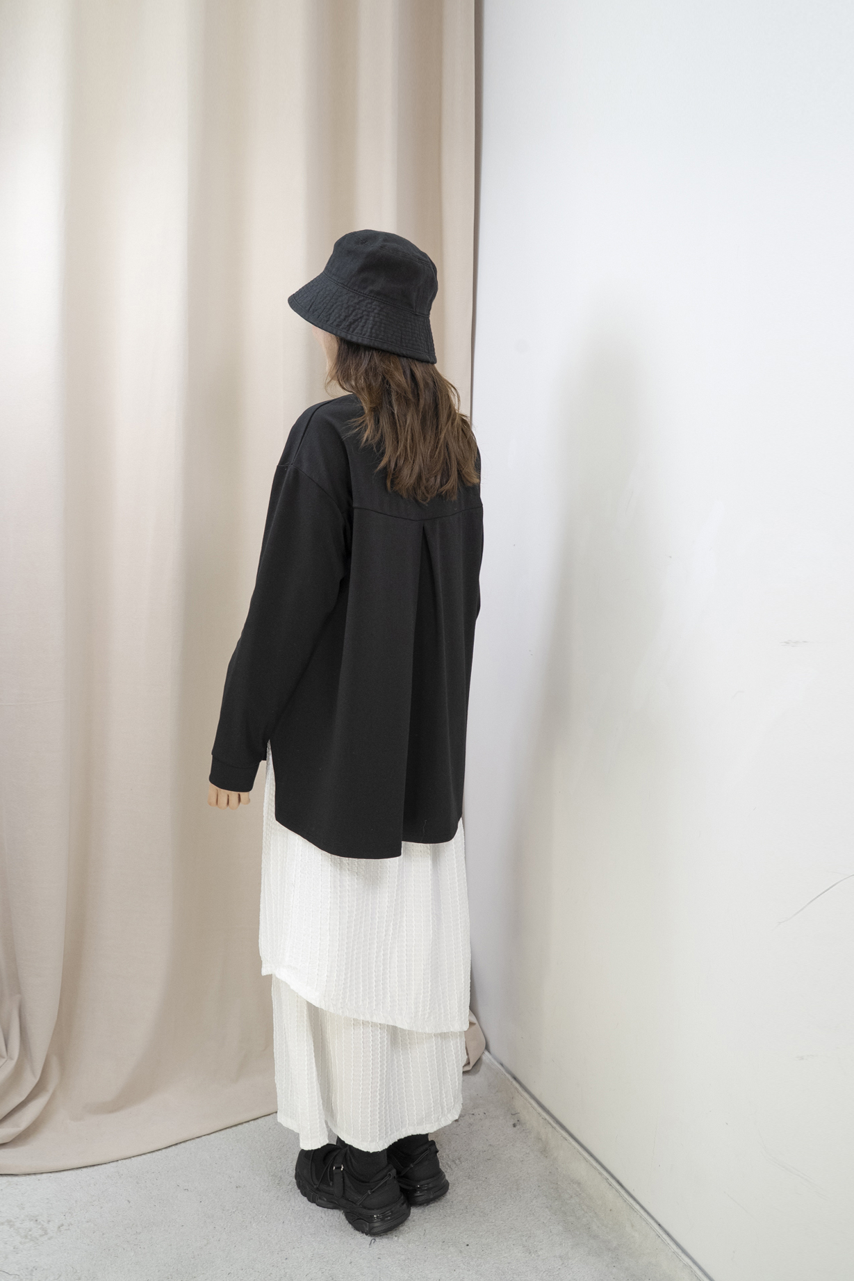 後背工字褶挺棉上衣（黑色）