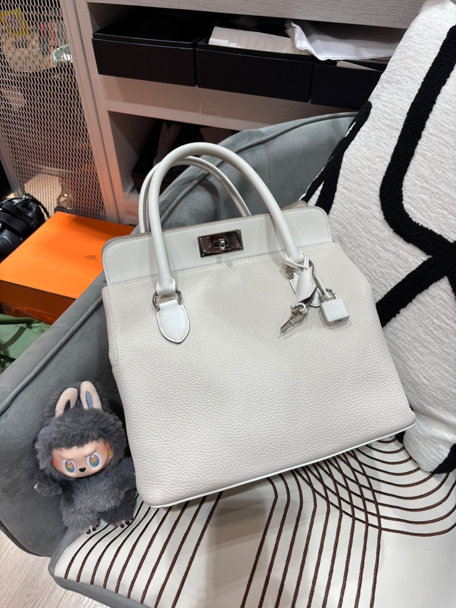 Hermes Toolbox 26 Stamp T 奶昔白 100%Authentic, 98%New ✅Key Lock ✅Strap ✅Dust bag