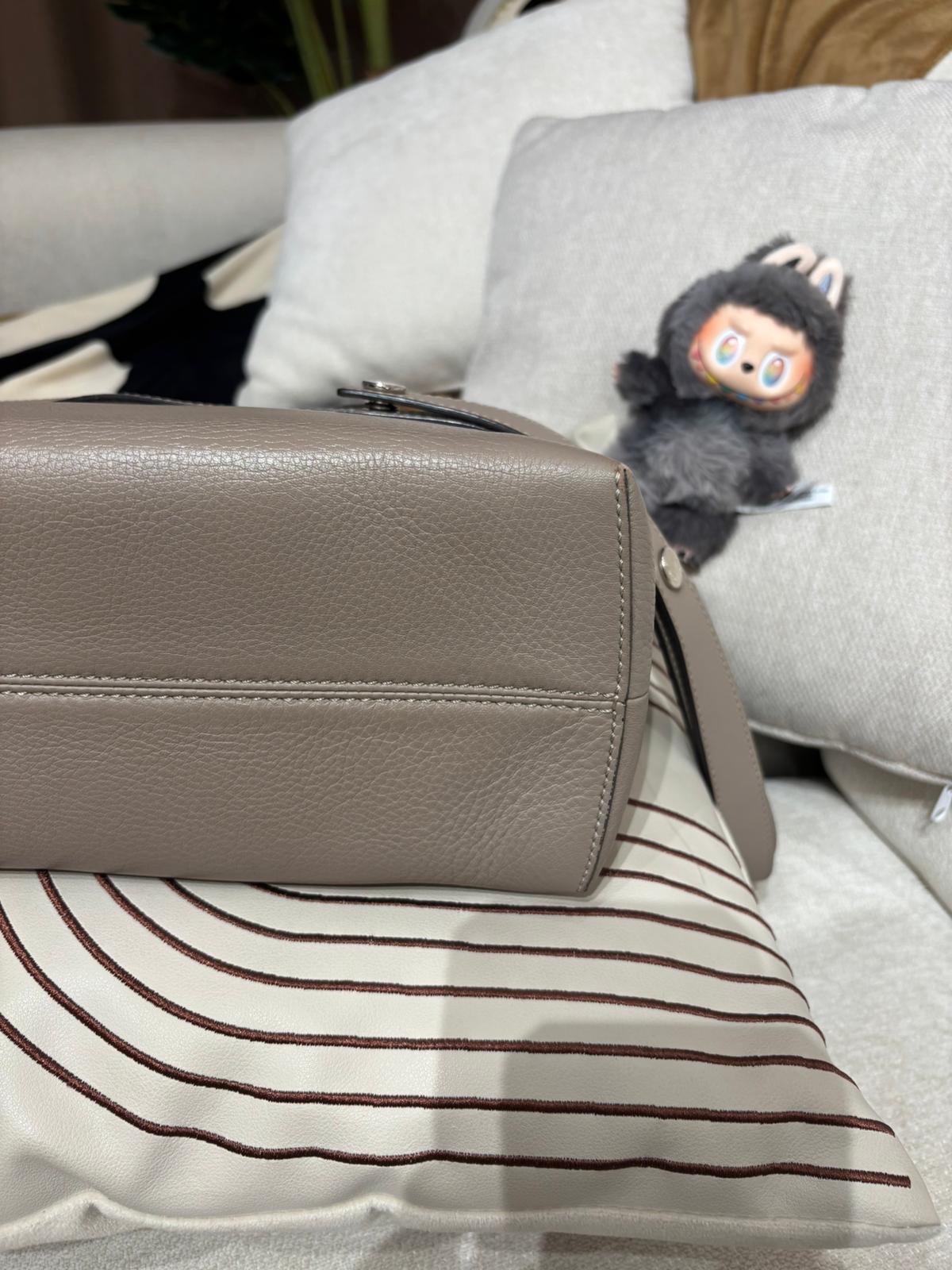 Fendi by the way medium 2way bag calfskin  100%Authentic ,88%new✅dust bag 