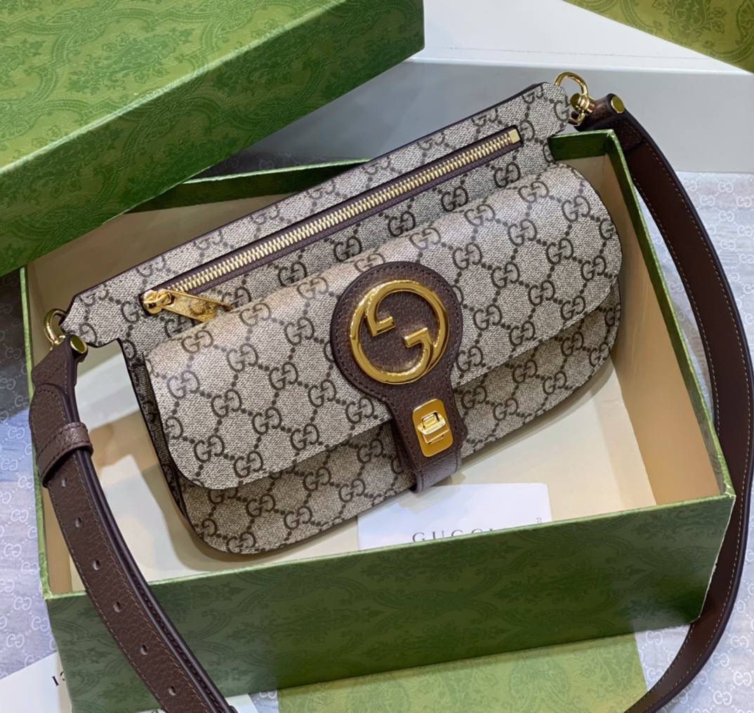 🔥 𝐆𝐮𝐜𝐜𝐢 𝐁𝐥𝐨𝐧𝐝𝐢𝐞胸包 # ▪️型号：718154 ▪️尺寸：24*4*5cm G互扣新款，太好看了叭😍腰包➕胸包斜挎！包型也是hin时髦复古，经典现代风.全钢五金➕原厂皮质感份很足❗️容量满足日常，拉链隔层则展现灵活百搭的现代风格。此单品可高腰或低腰佩戴，扭转式搭扣，肩带可调节！