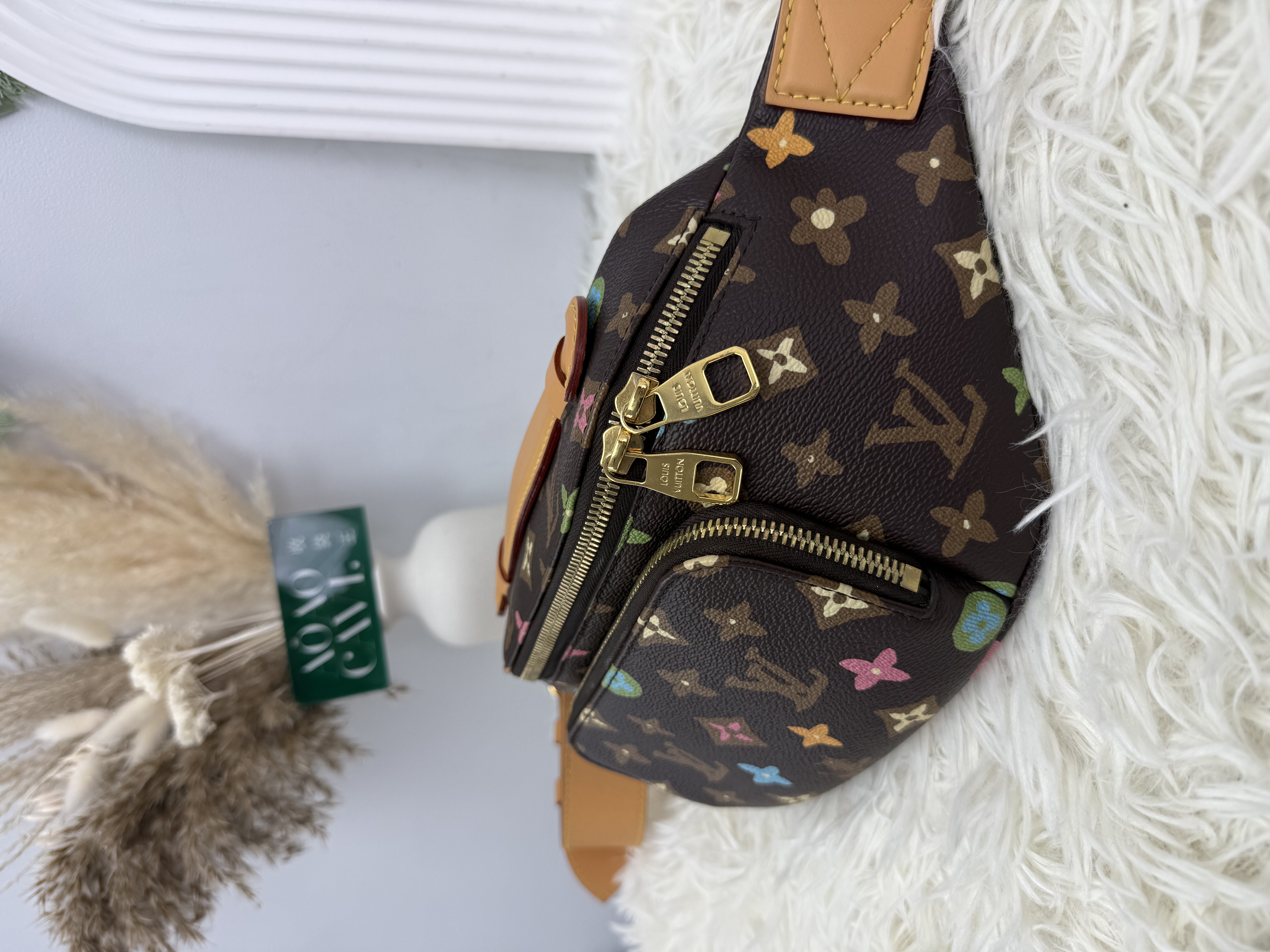 Lv❣️ PRE OWNED 🛍️ Tyler聯名款心口包 手繪彩色老花塗鴉🤎 