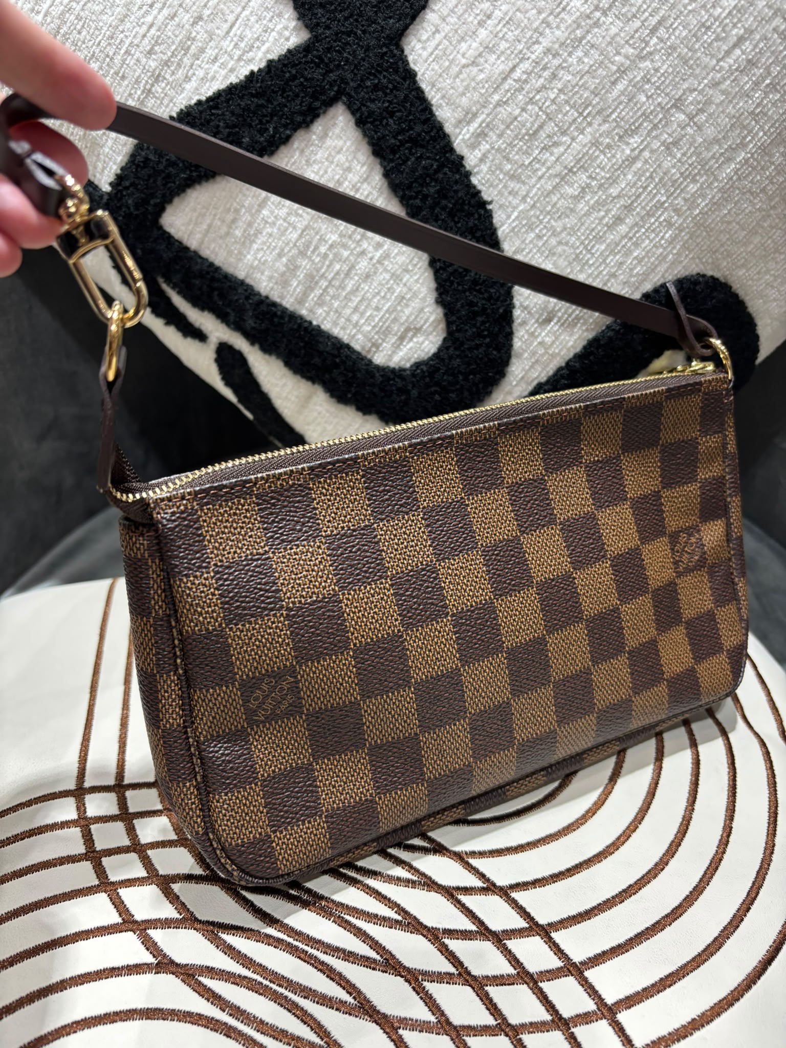 未使用品 LV Pochette Monogram 100%Authentic, unused 未使用品