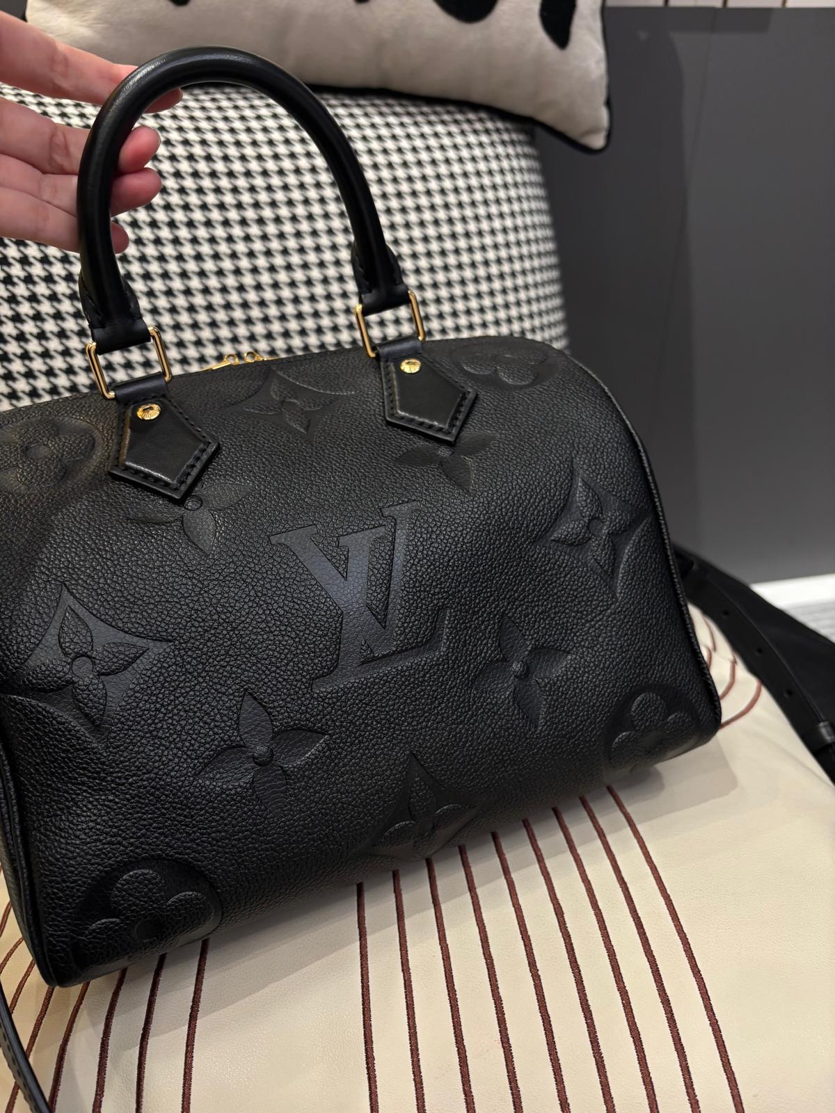 LV speedy Bandoulière 25 calfskin 100%Authentic, 98%New  ✅Key Lock ✅Dust bag