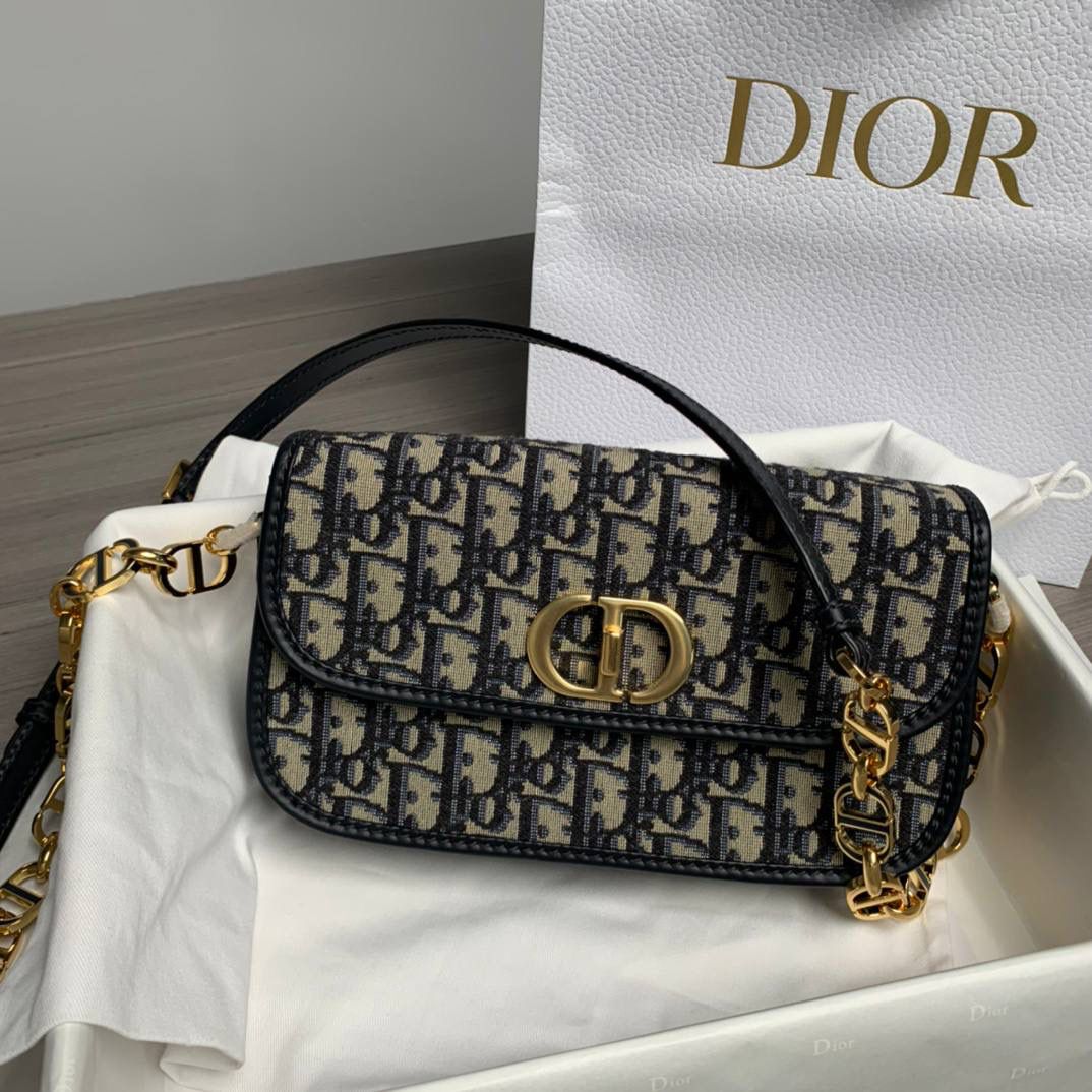 30 MONTAIGNE AVENUE 手袋蓝色 Oblique 印花 实拍图❤️ 尺寸：22.5 x 12.5 x 6.5 厘米