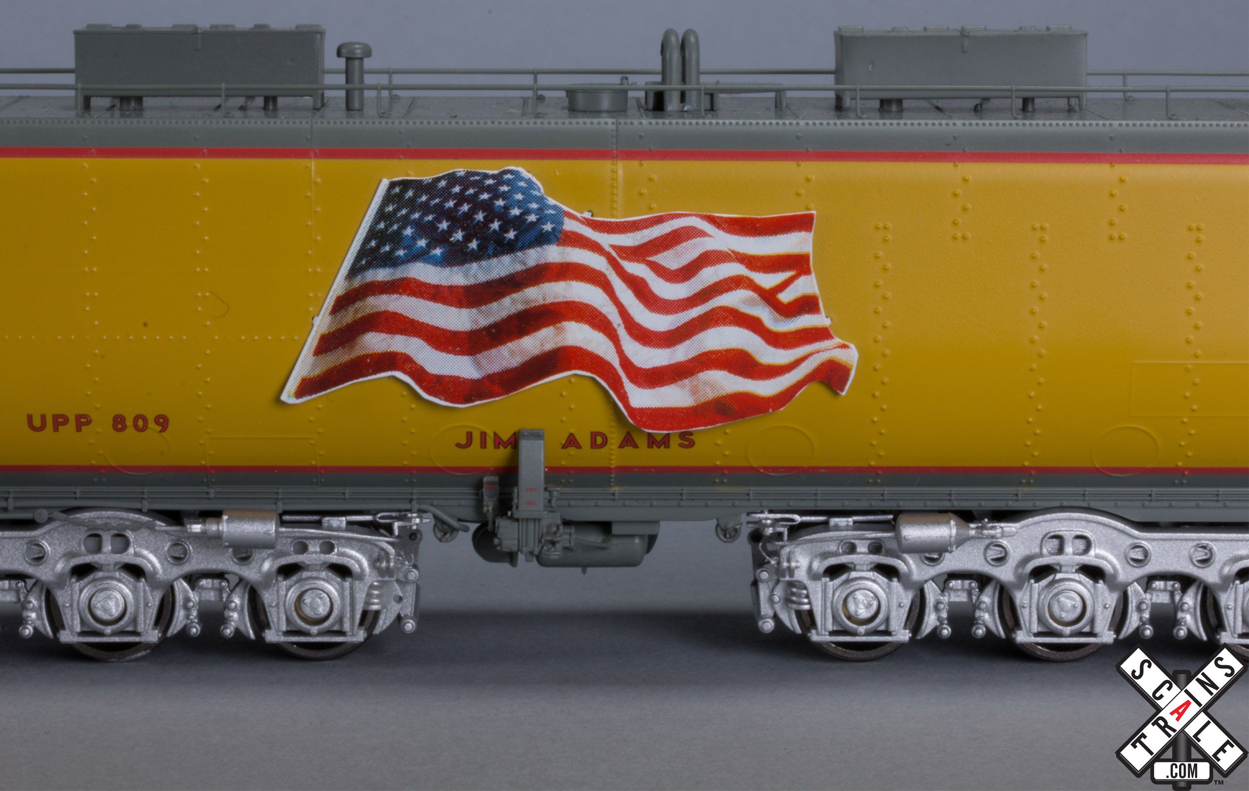 Union Pacific HO Water Tender set w/flag Scaletrains SXT30019