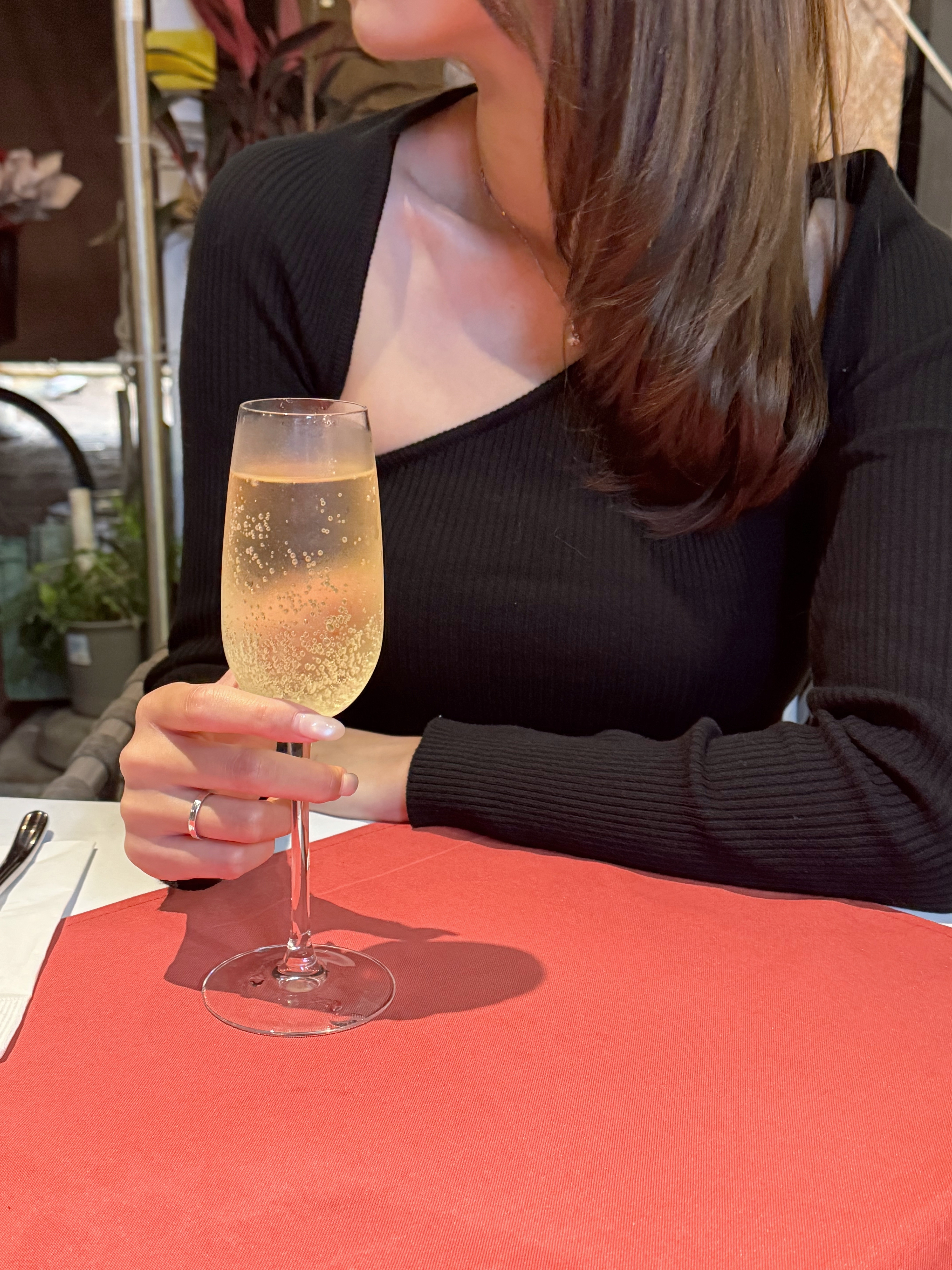 [顯鎖骨線條!]女人味坑紋斜肩兩件裝(兩色入)