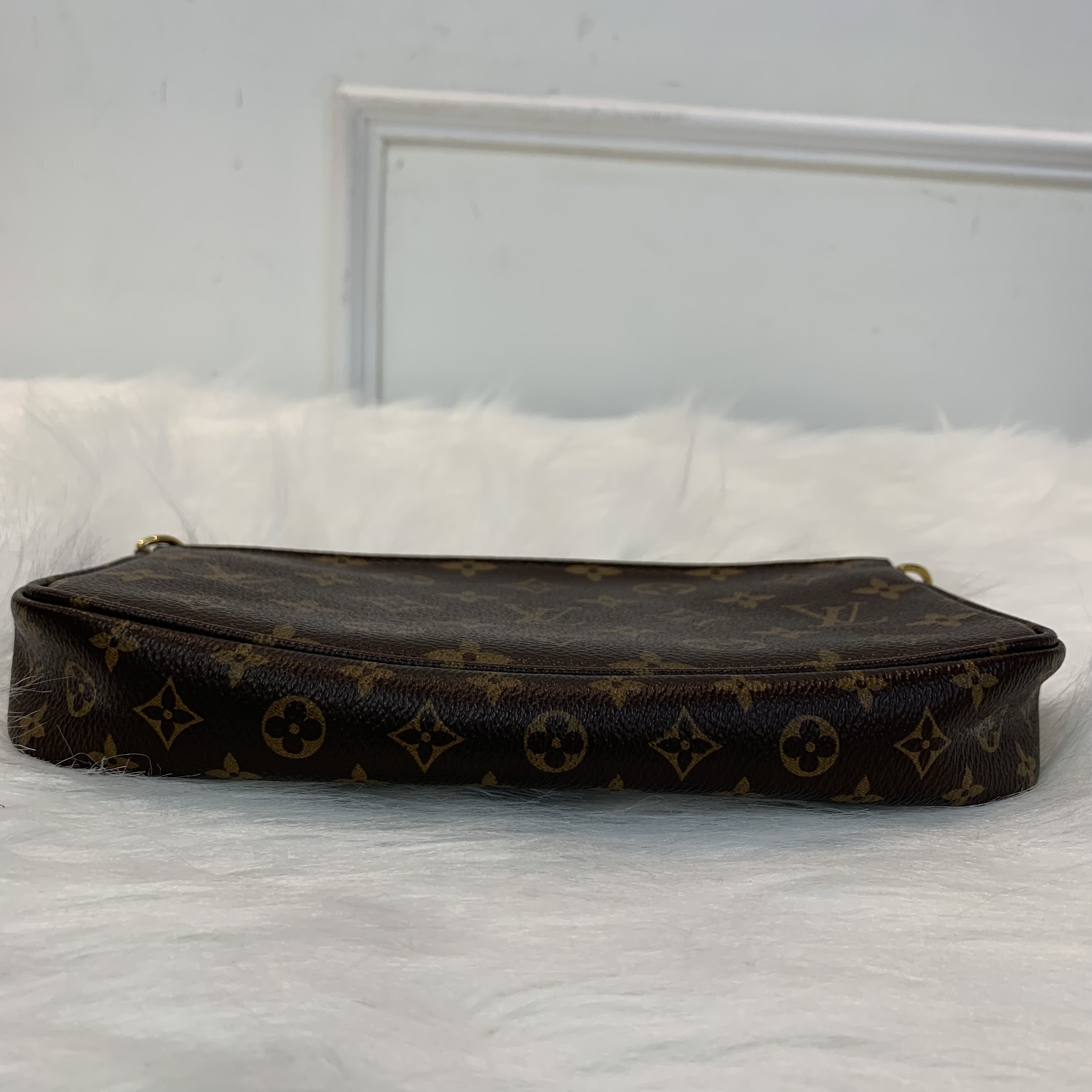 LV老花五合一金扣手挽肩背棕色包