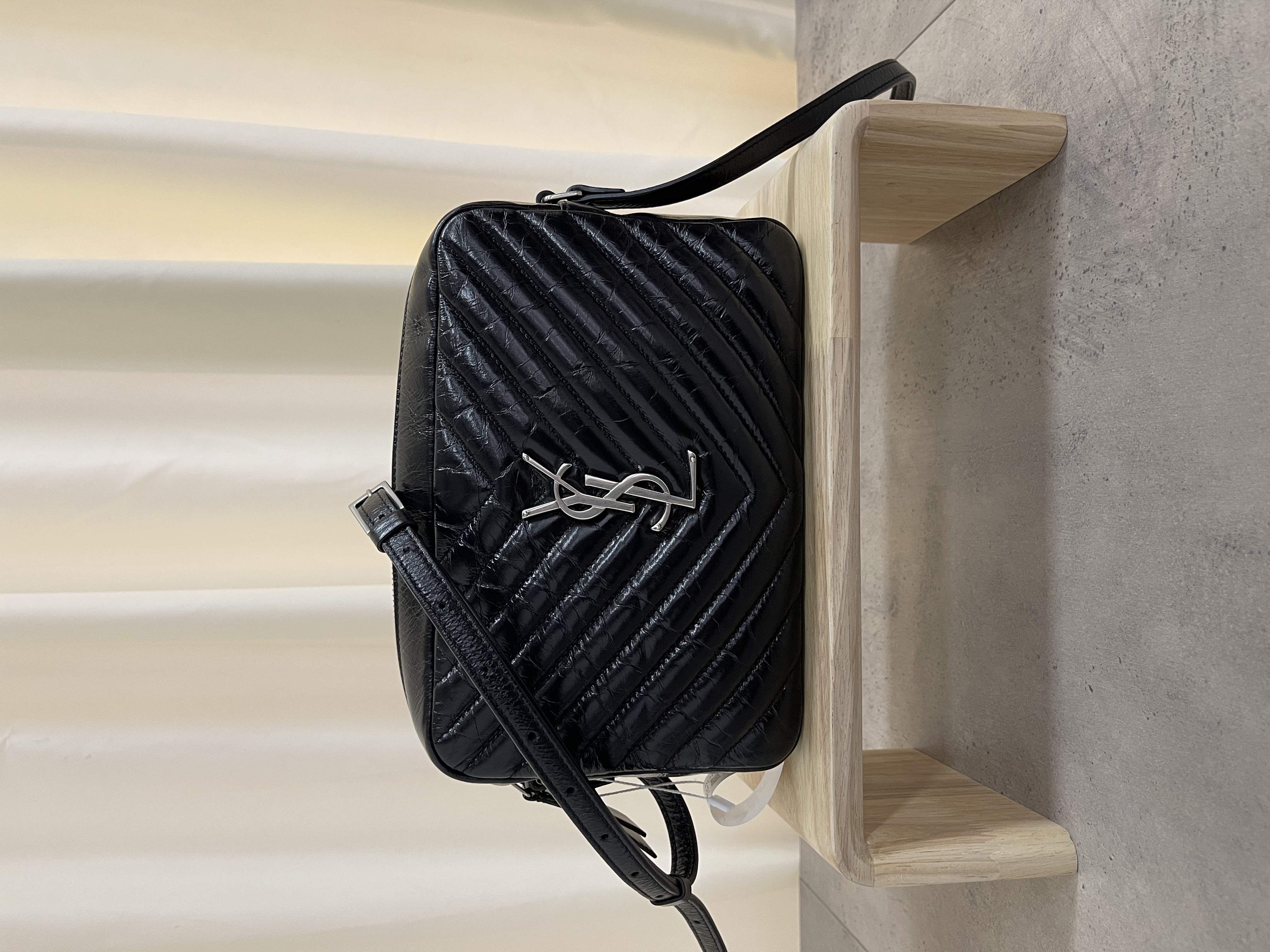 Pre-owned YSL Camera bag/ Product Code: 26012602