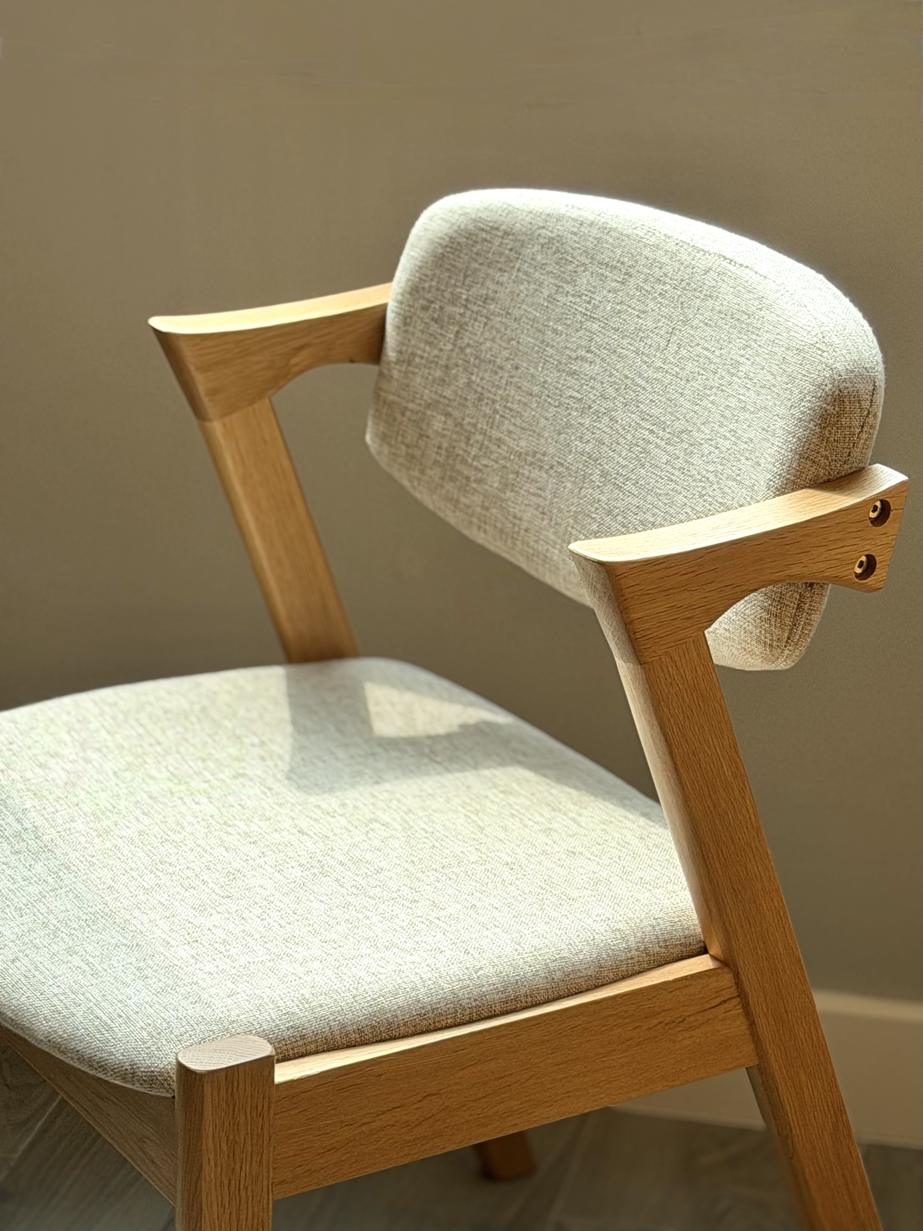 Z Arm Chair