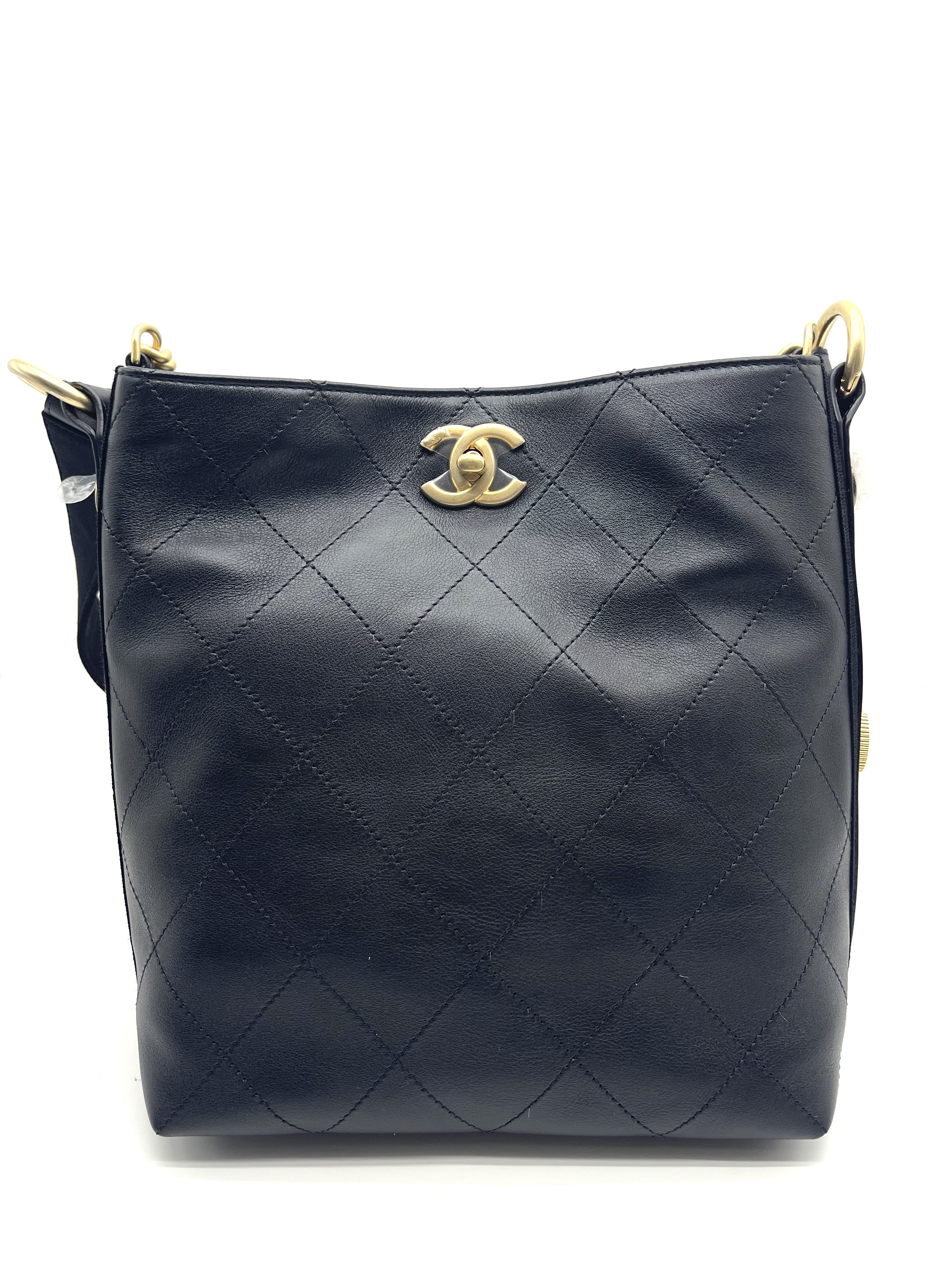 Pre-owned Chanel Button Up Hobo / Product Code: 26050618