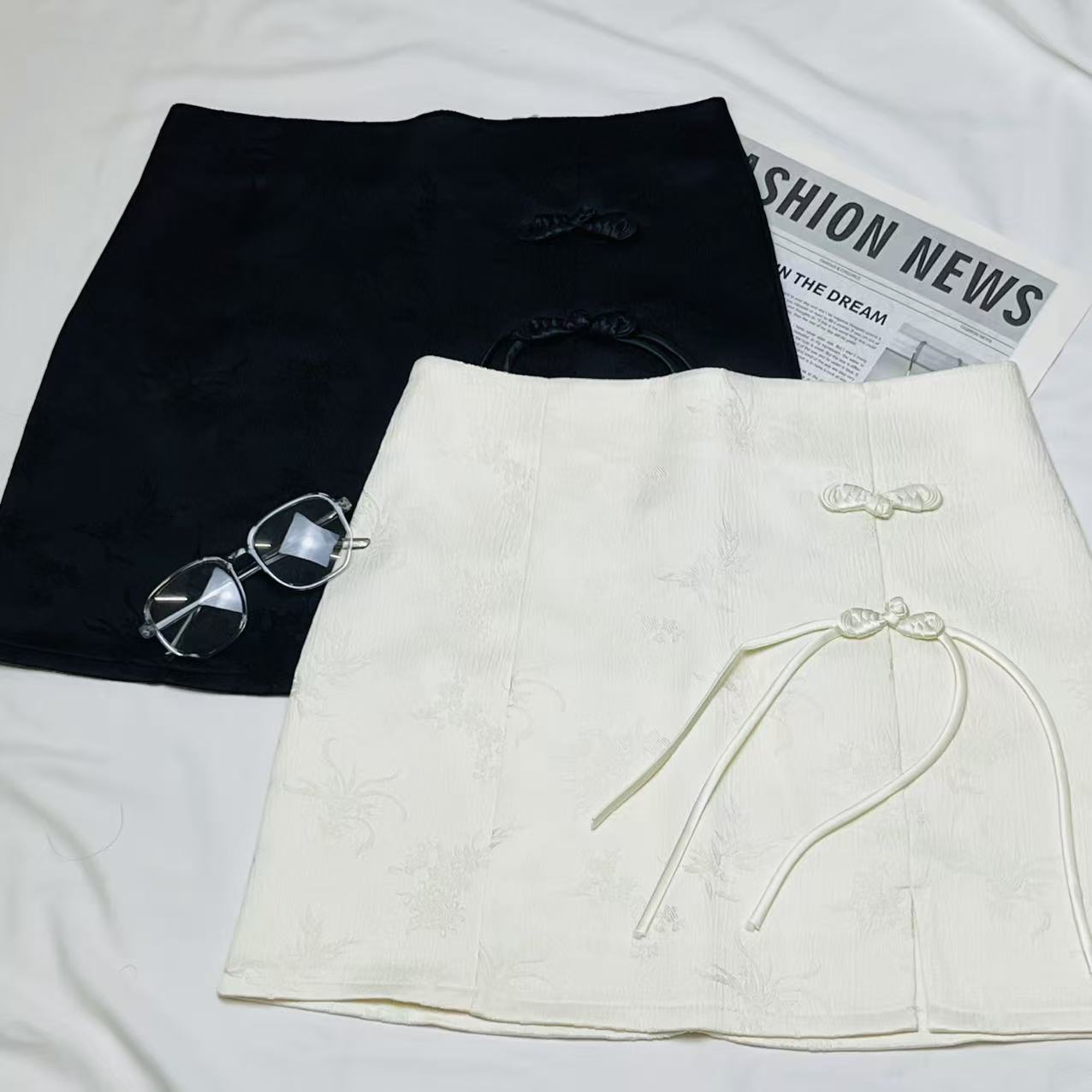 BS2001 [New Chinese Style Textured Frog Button Mini Skirt] Minimalist • Elegant • Everyday Wear