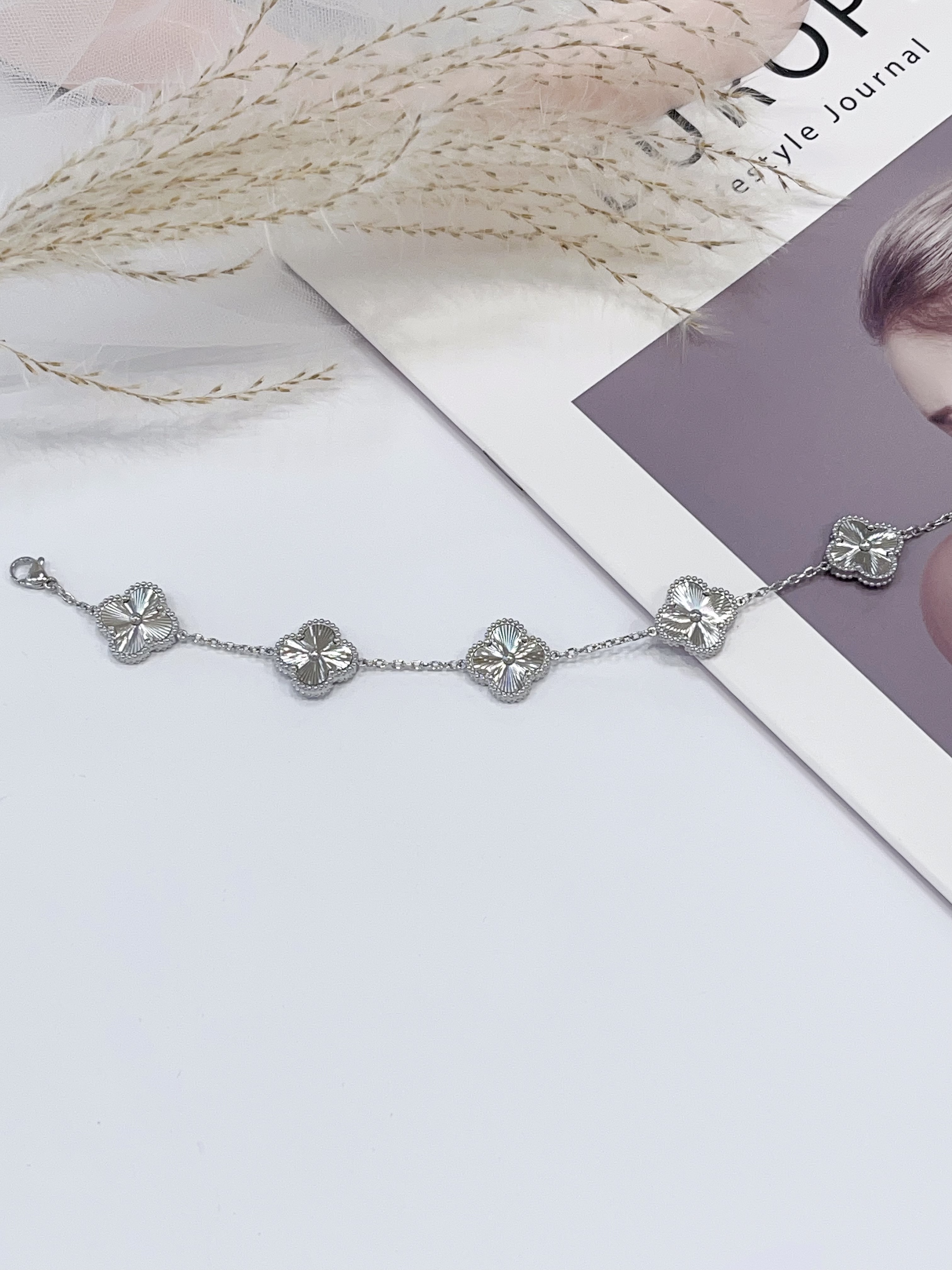 精致百搭四叶草手链