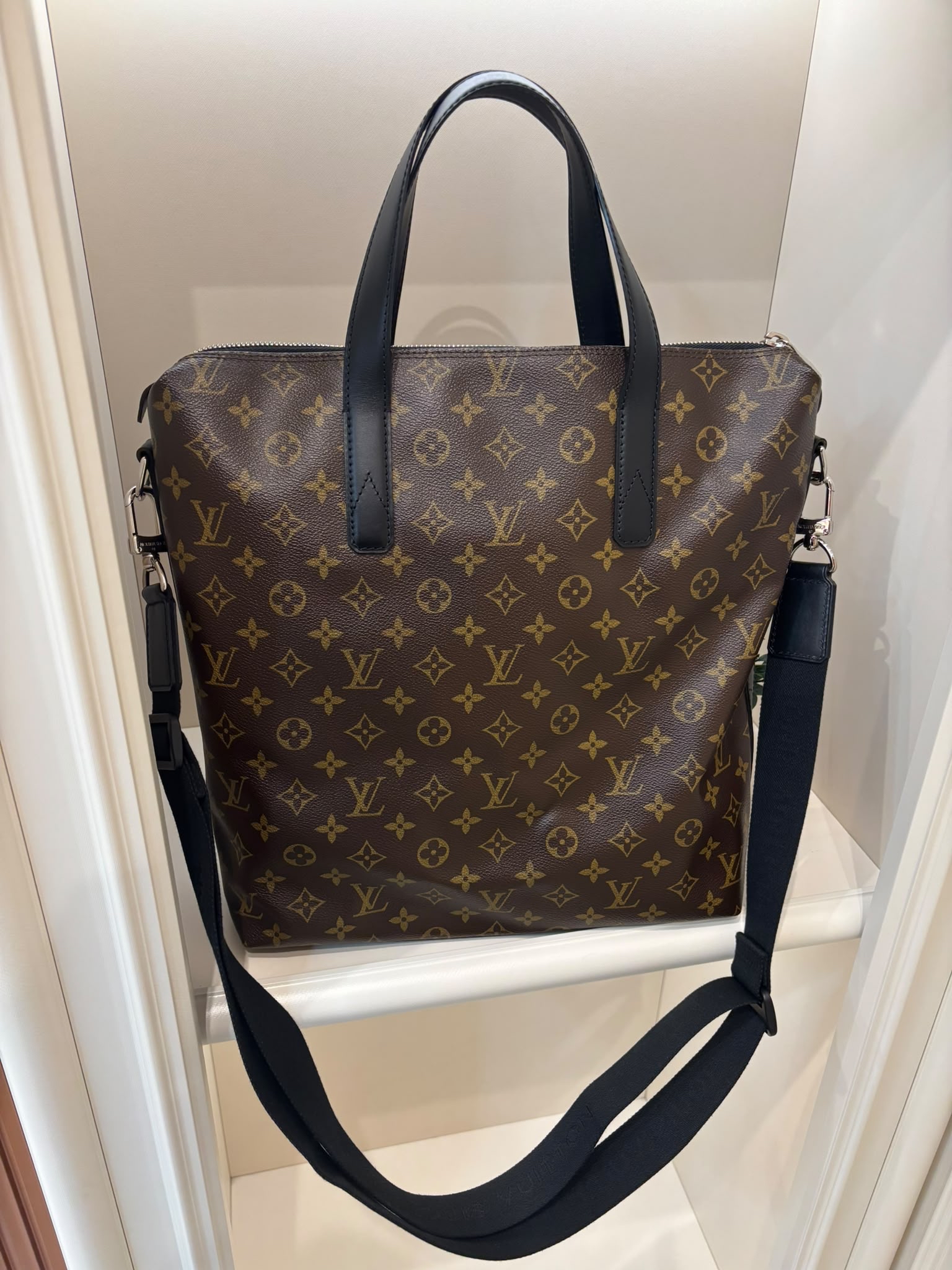 Lv Macassar Kitan 2 way bag tote M40388 100%Authentic,95%new✅dust bag 