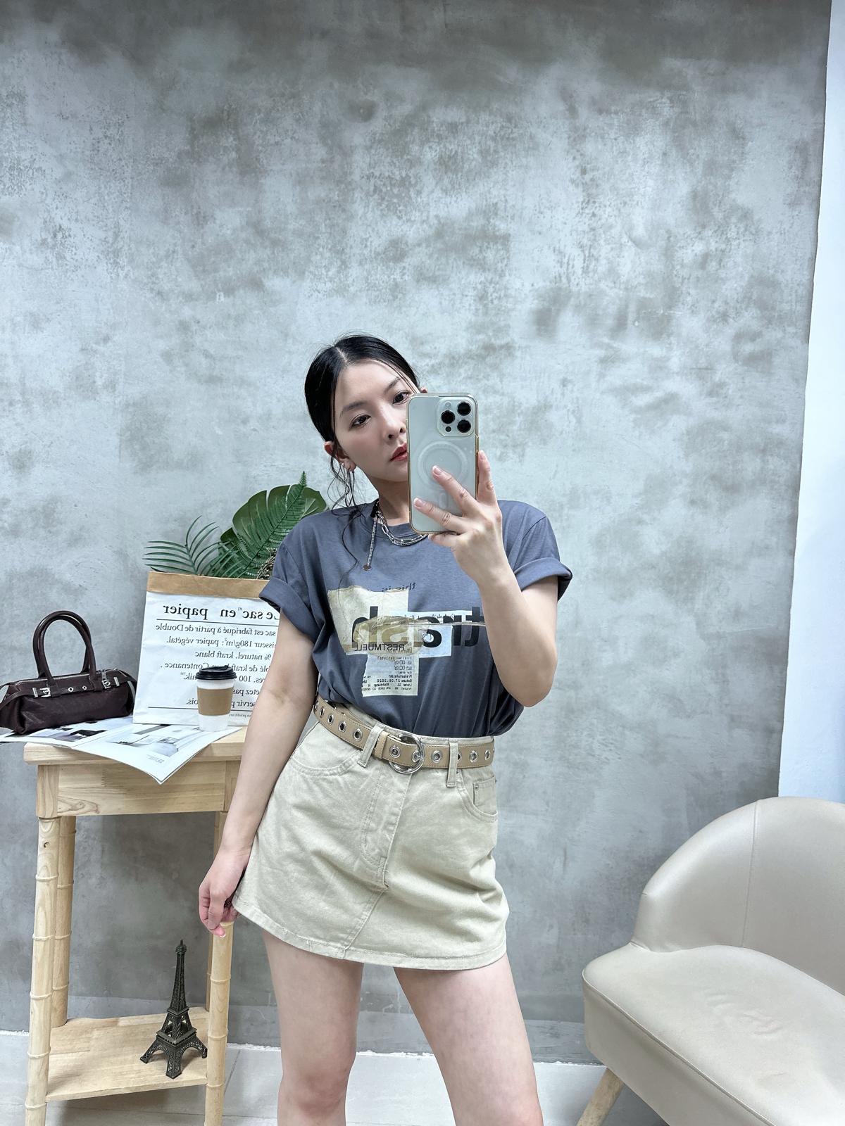 L04 洗水燙print Tee