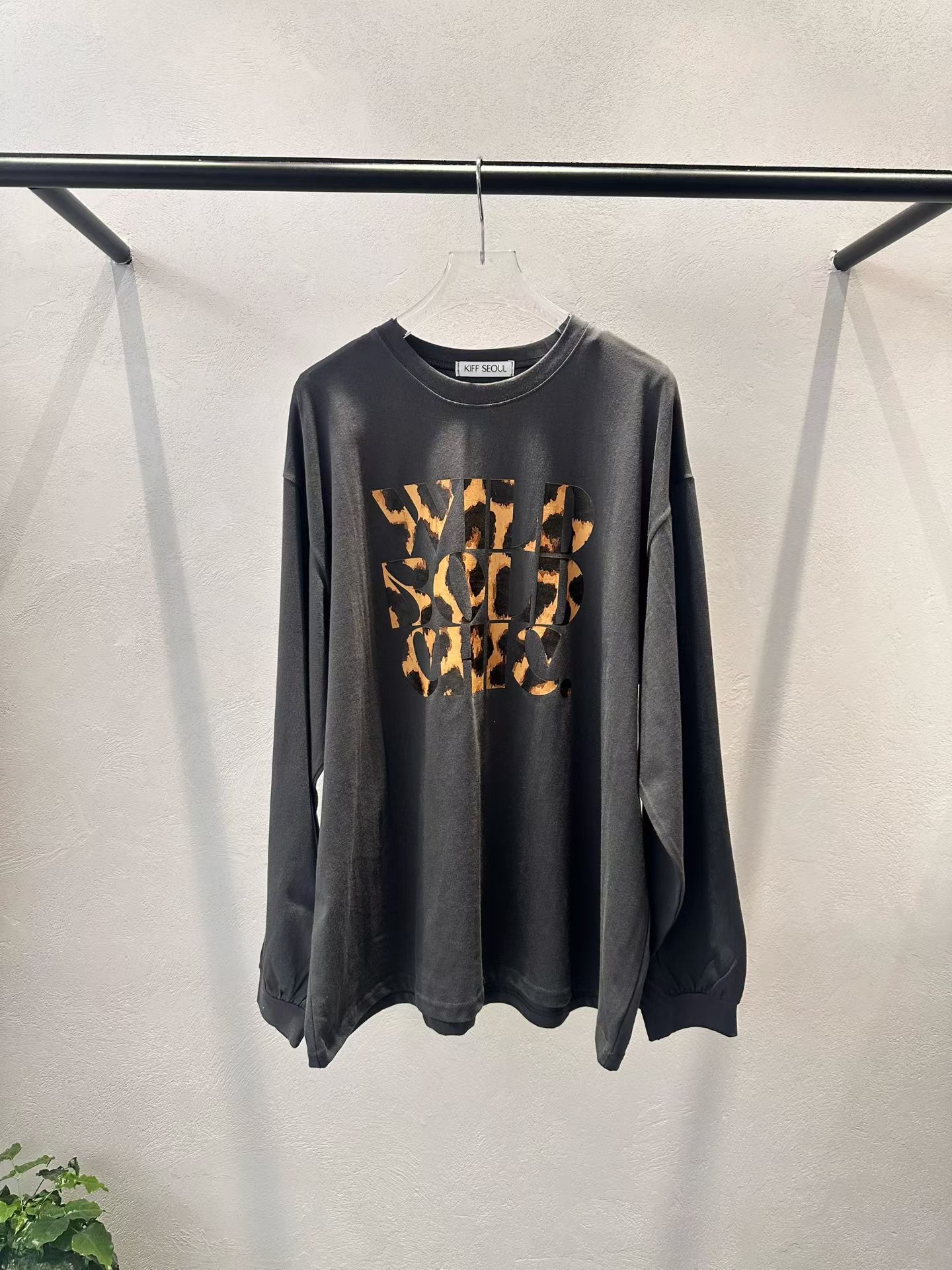 豹紋英文字Tee 