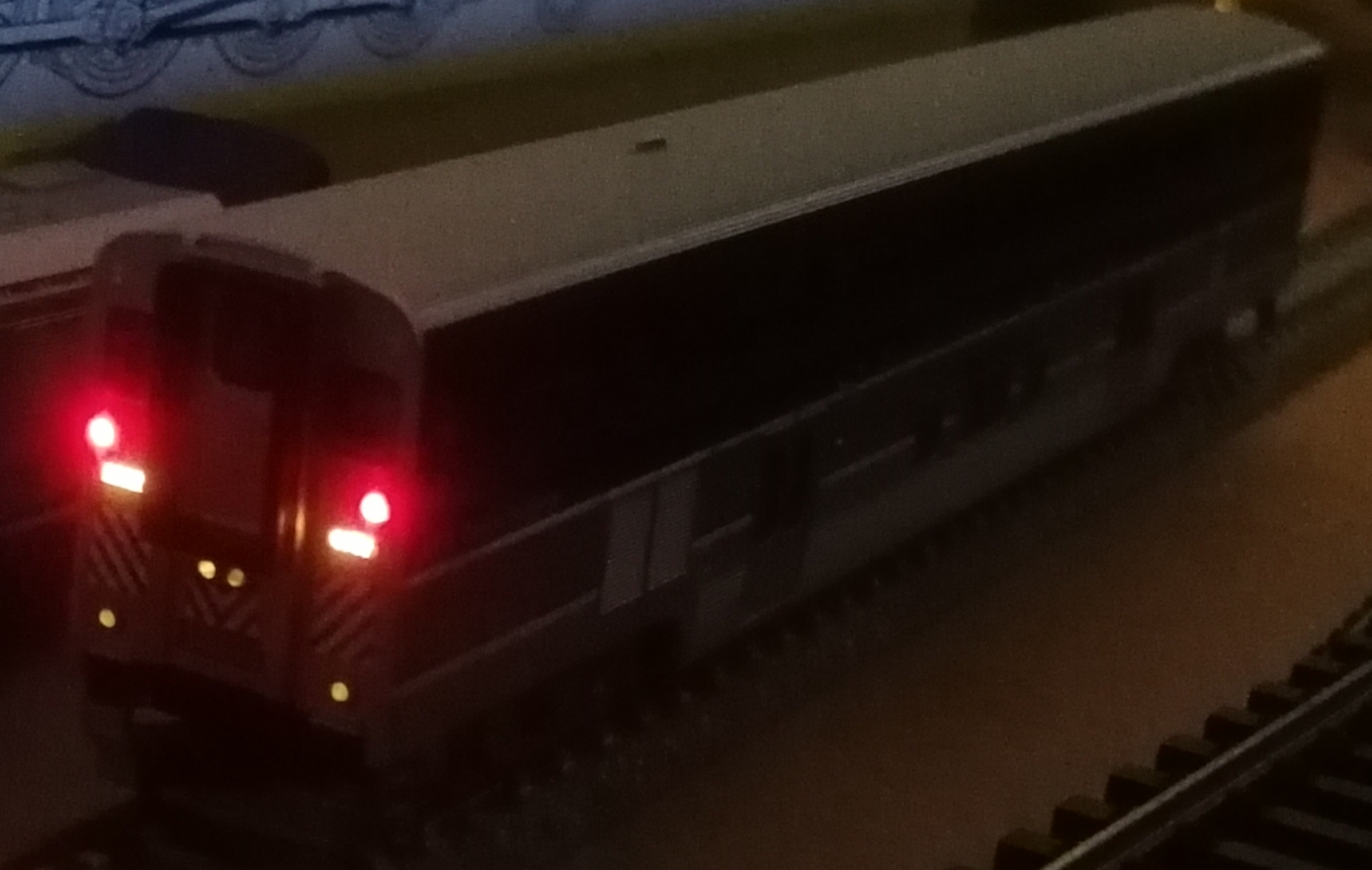 Kato 10-9001，SC44 Charger Amtrak Pacific Surfliner 動力火車頭加三客車卡套 DCC 數碼版本