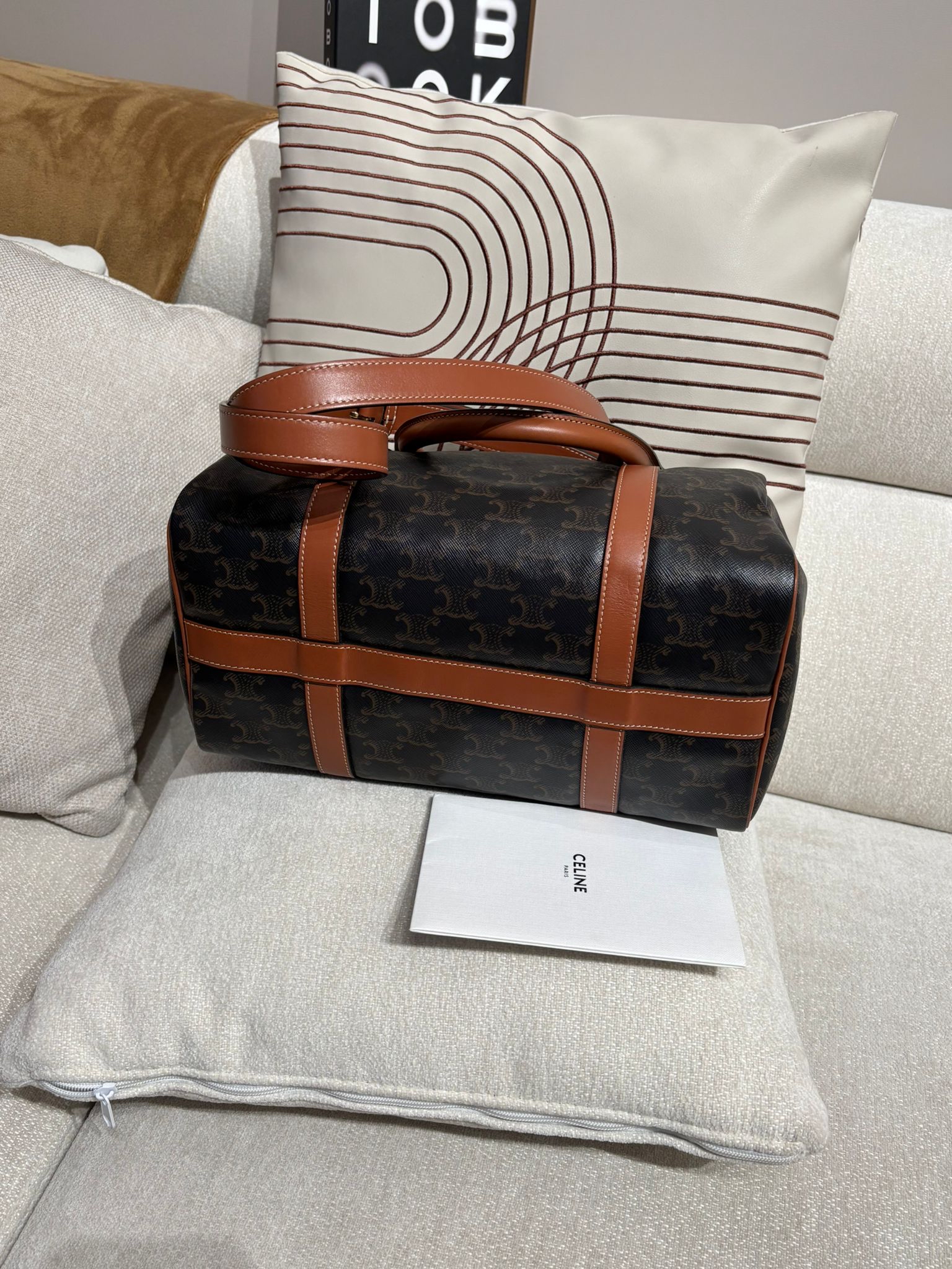 Celine Medium Boston Bag 100%Authentic, 98%New ✅收據✅Key Lock✅Dust bag