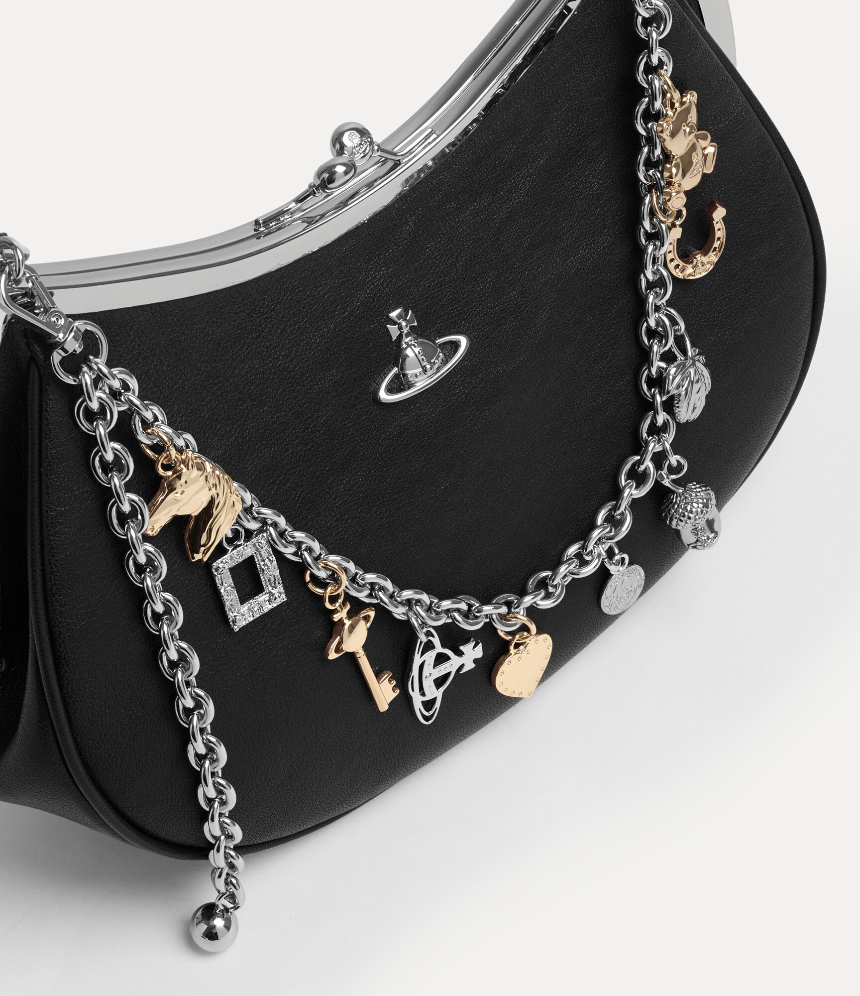 限時優惠💖訂貨🍒Westwood 啪扣shoulder bag  袋上掛飾可除! Size 22x17x7cm