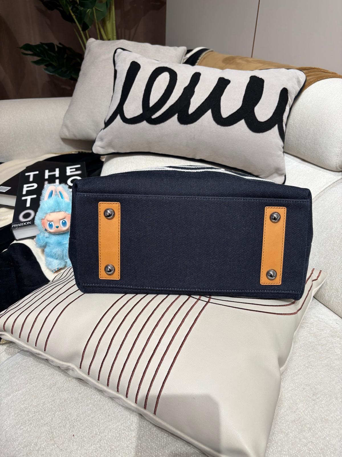 Chanel Denim 2Way Bag 100%Authentic, 98%New ✅Dust bag✅19Card