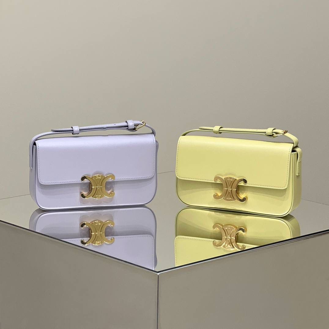 𝑪𝒆𝒍𝒊𝒏𝒆凯旋门腋下包以其轻便实用又时髦有型的特色，火爆席卷国内外各大版面，完全是时髦精们必不可少的百搭单品🔥