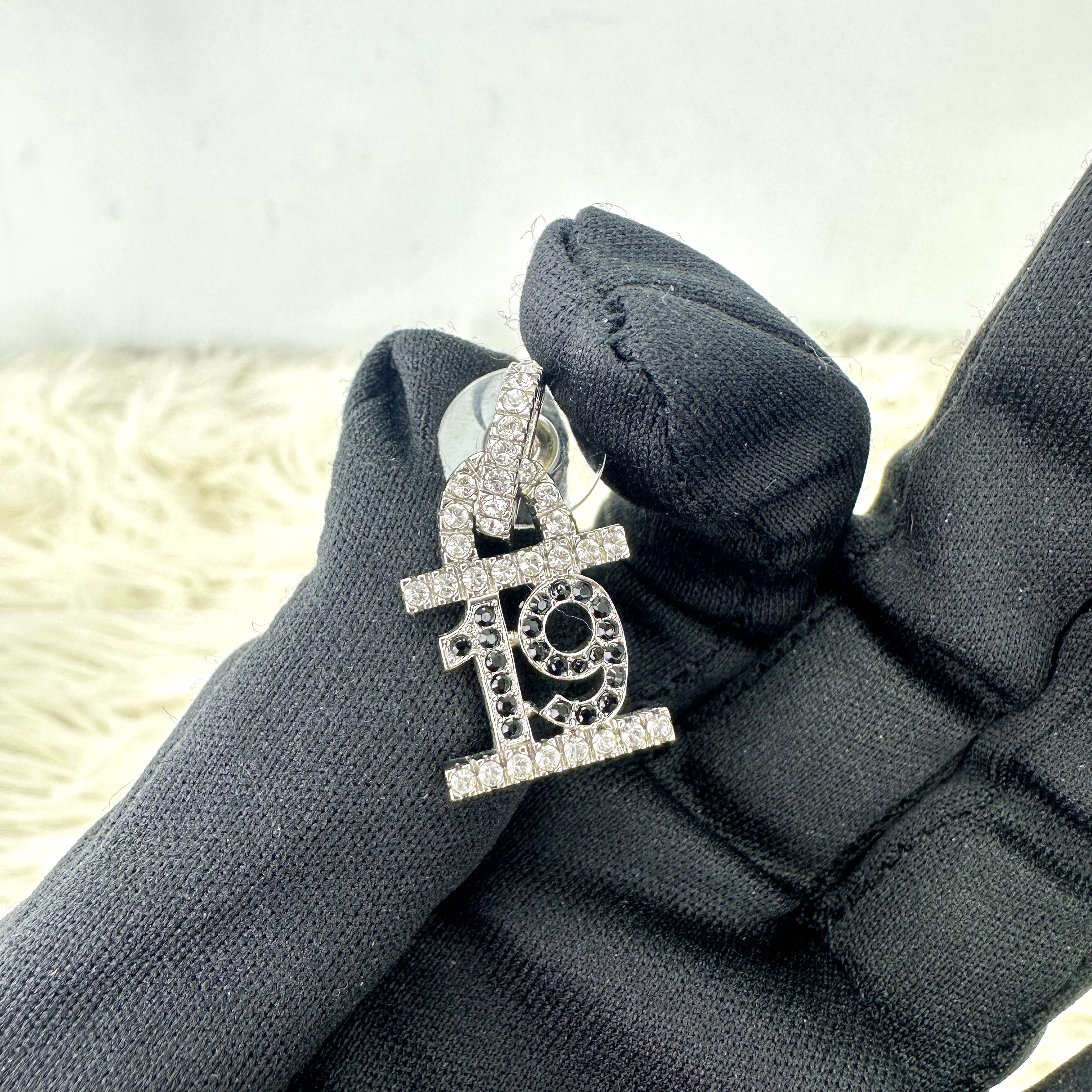 CHANEL🤍PRE OWNED 19 CC黑銀水鑽造型耳環 全套有盒🖤