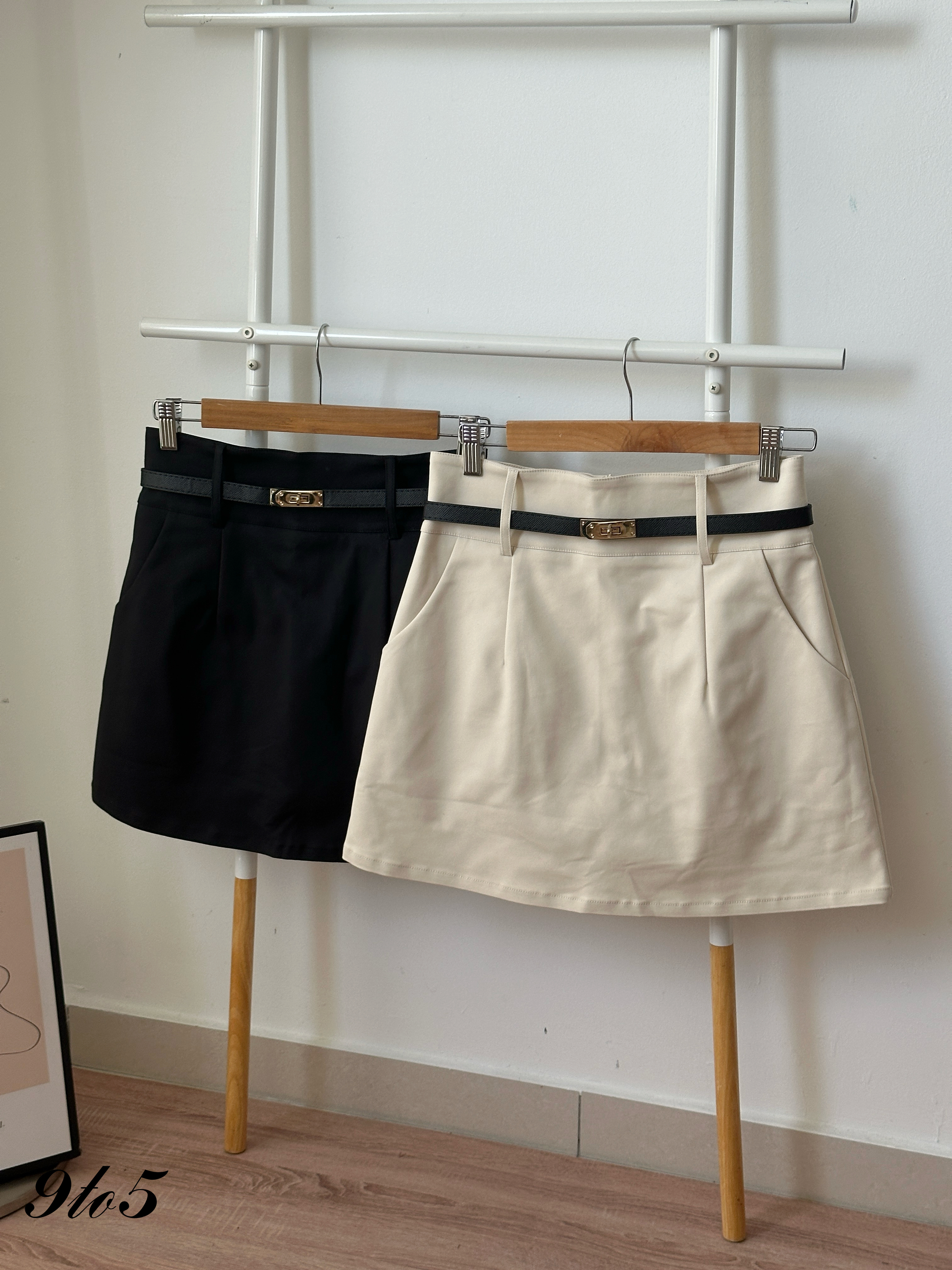 S1919 A Line Short Skirt - Black & Cream