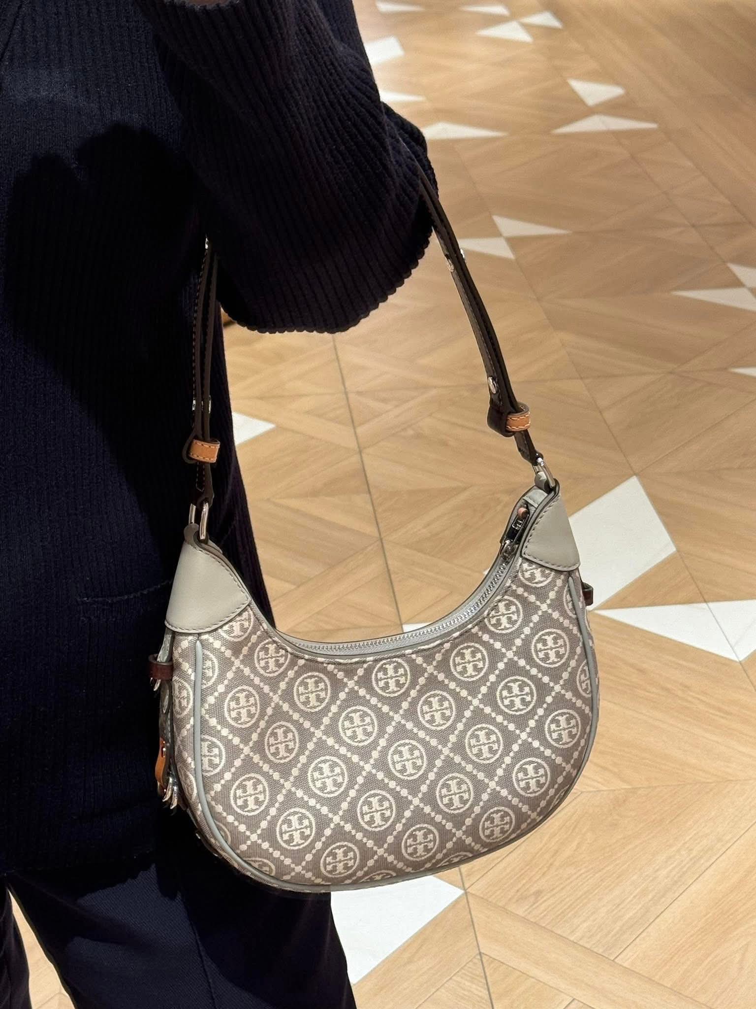 香港現貨-Tory Burch T Monogram Crescent Canvas Shoulder Bag