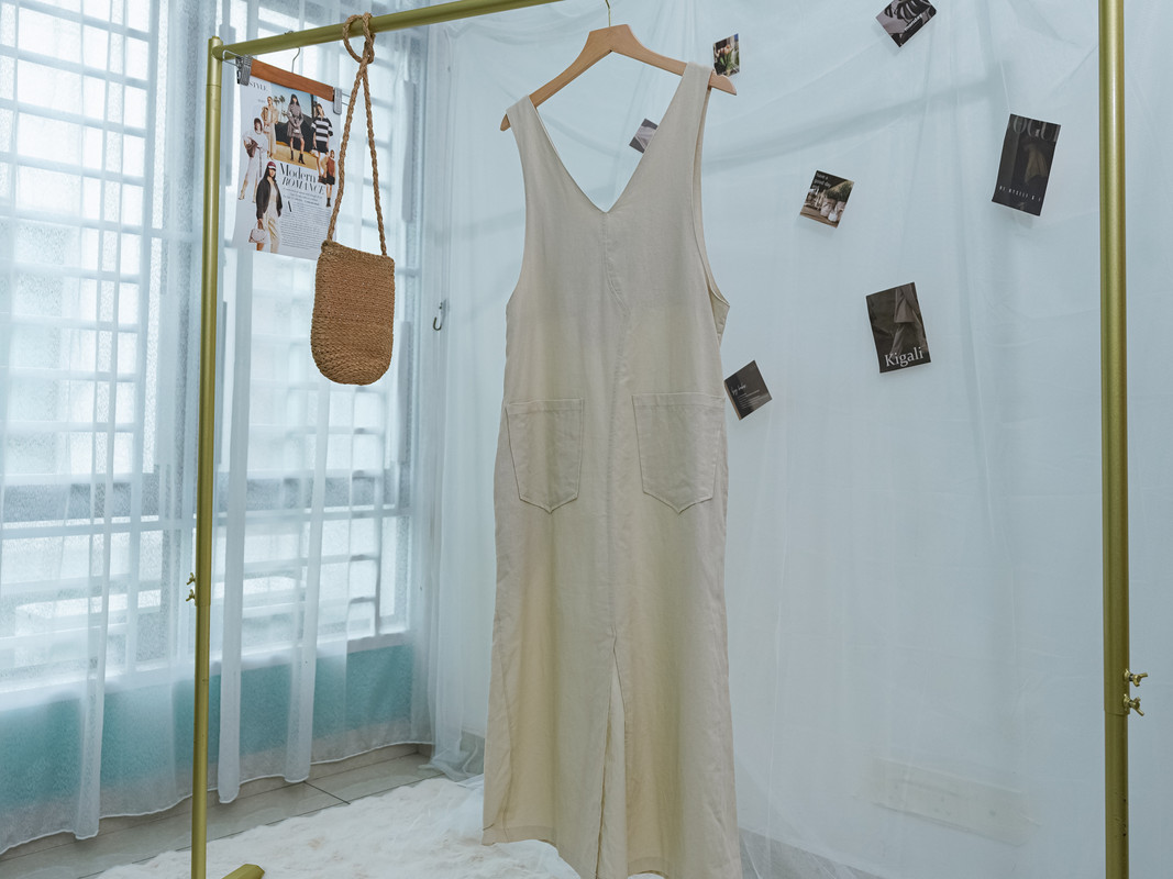 Linen-Cotton V-Neck Sleeveless Dress‖ 棉麻V领无袖连身裙 KR02904211