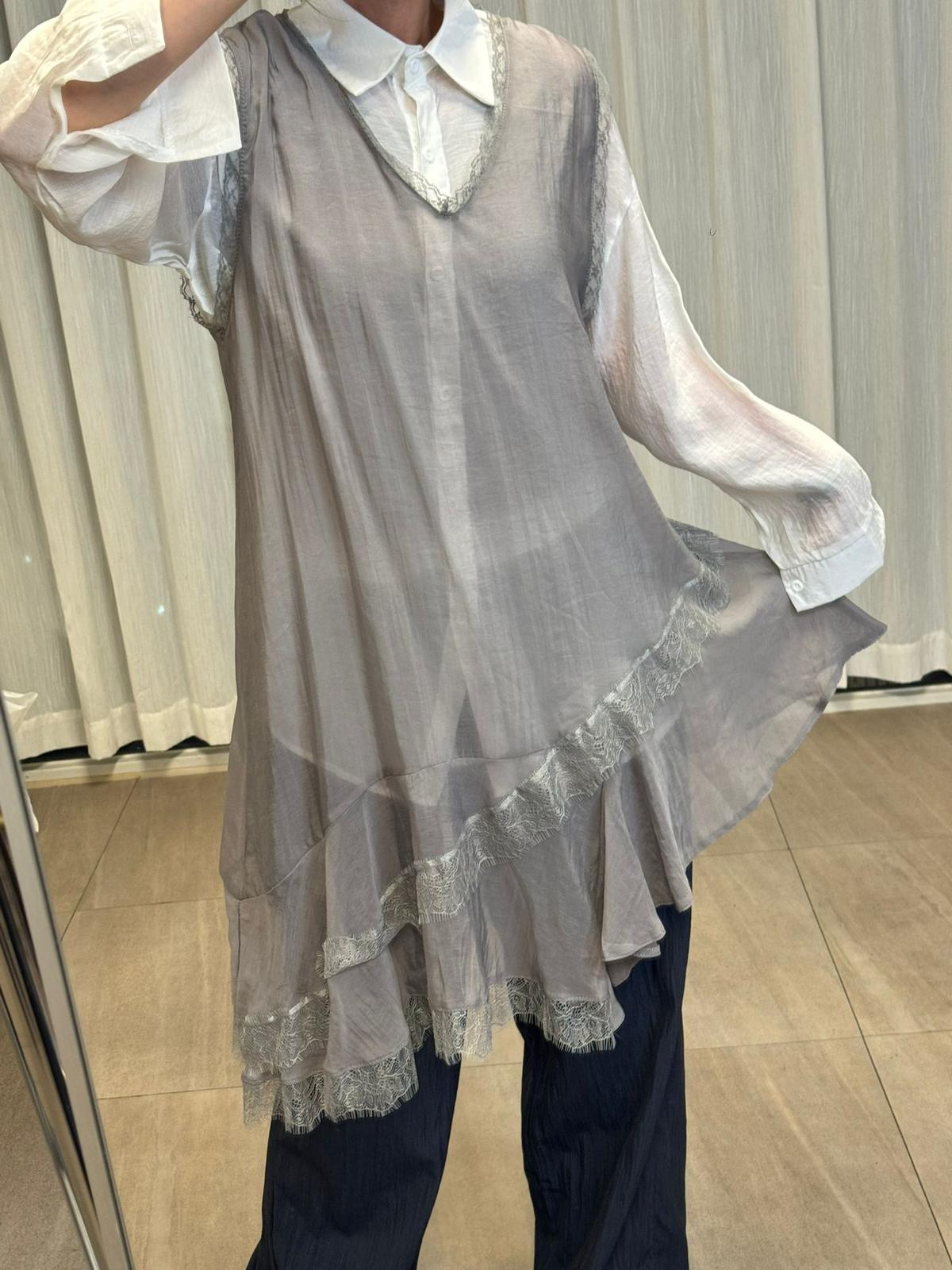 221192 喱士邊斜腳背心 胸104 腰 112 長 : 右77 左99