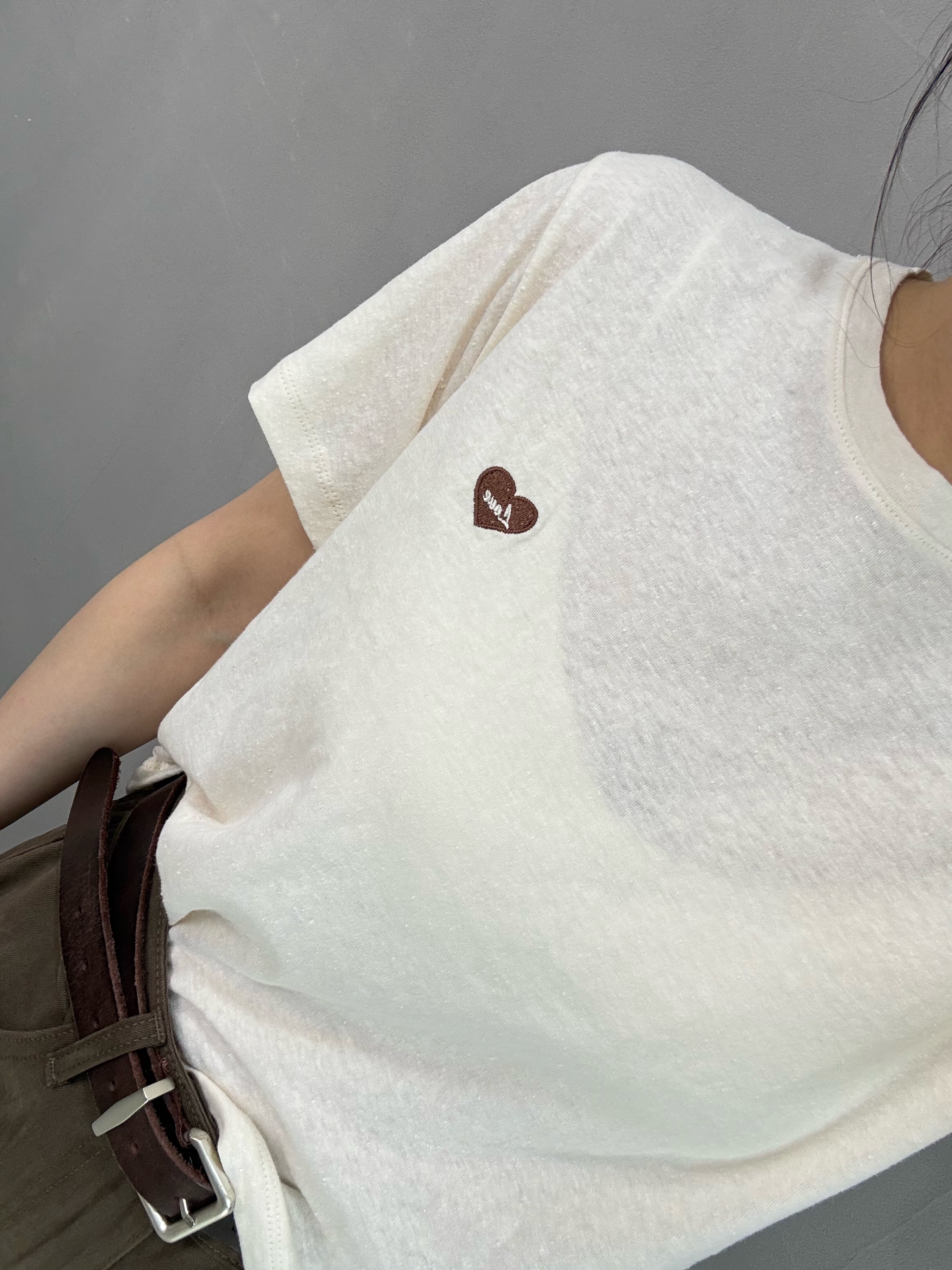 X66 刺繡心心短tee