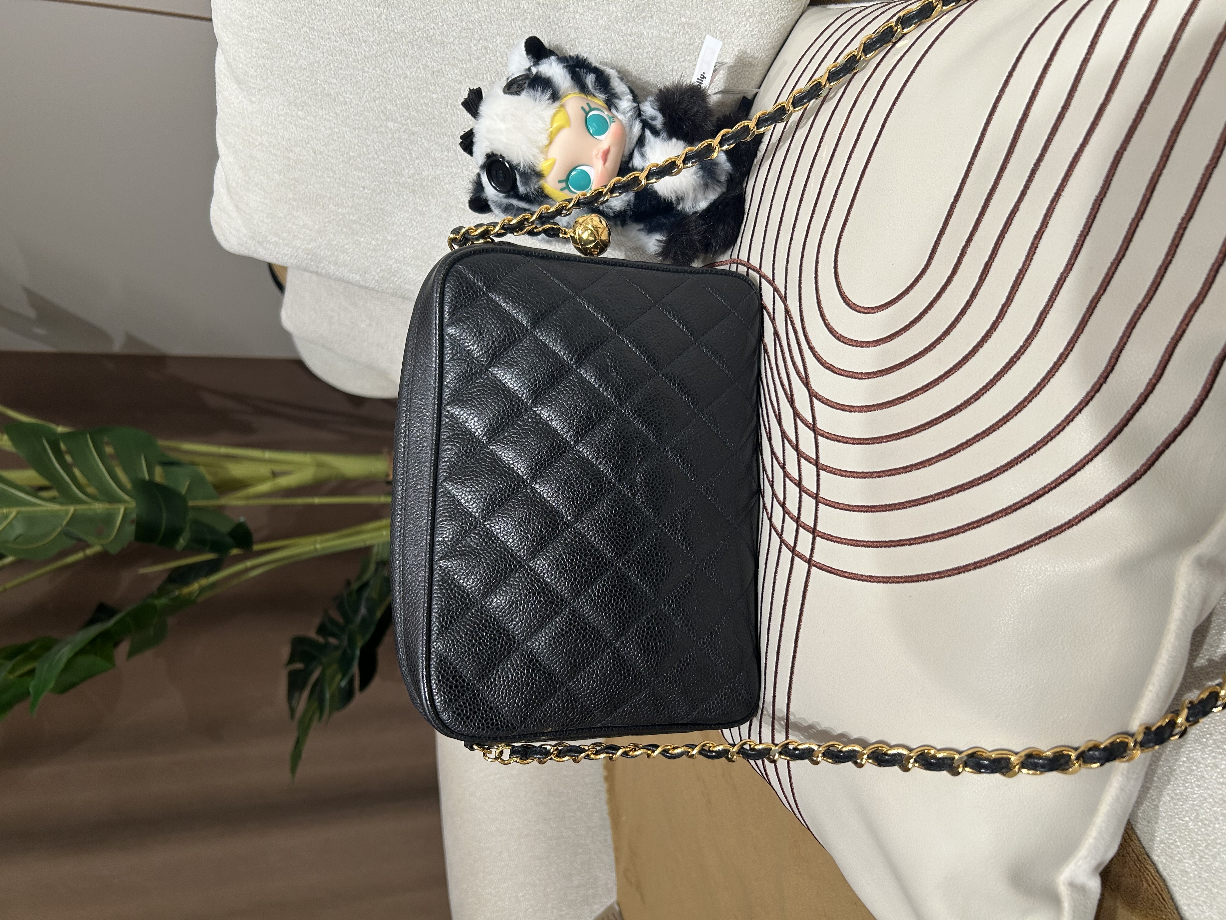 chanel vintage shoulder bag 黑色荔枝牛皮金球 100%Authentic, 90%new ✅dust bag ✅box