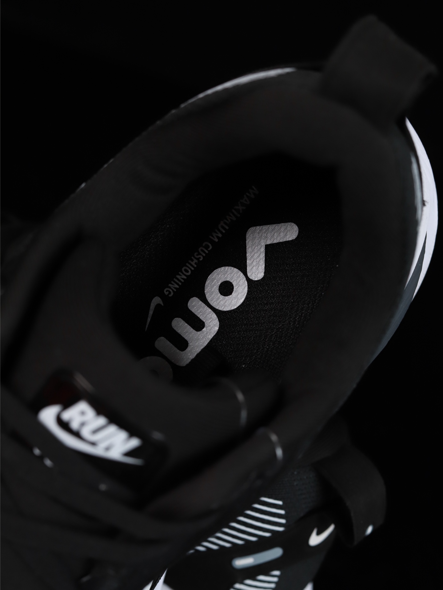 Nike Vomero 18 HM6803-007