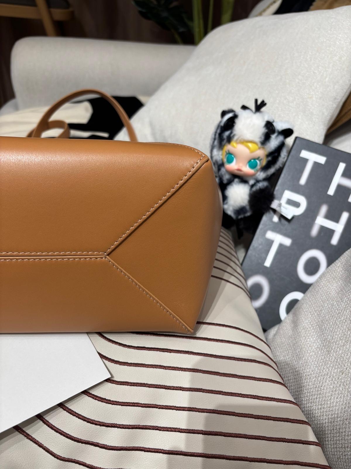 Loewe fold Tote 100%Authentic, 98%New ✅收據✅Dust bag