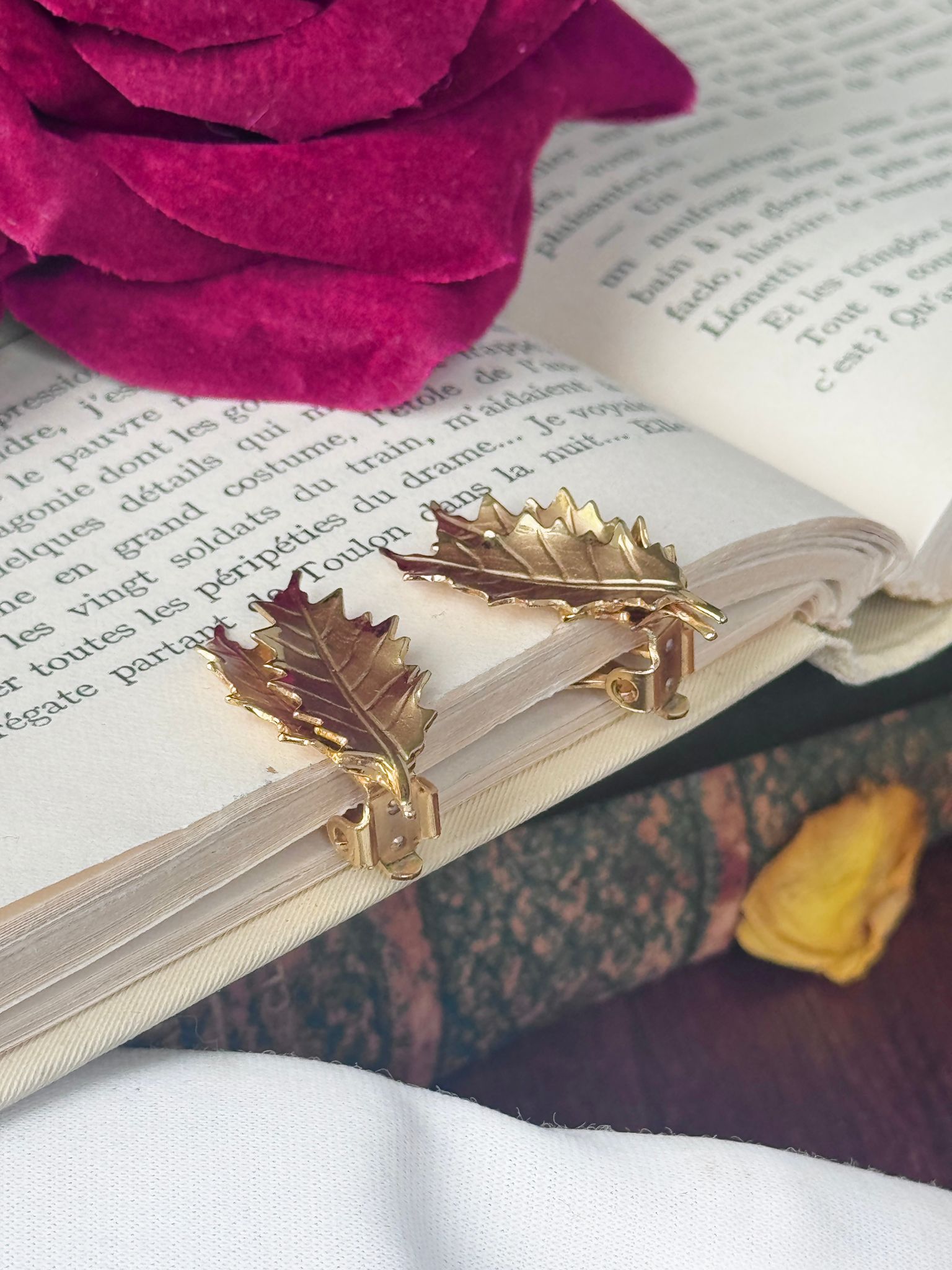 Vintage c.a. 1960-80s Champagne Gold Double-Leaf Clip Earrings (MT2589-9)