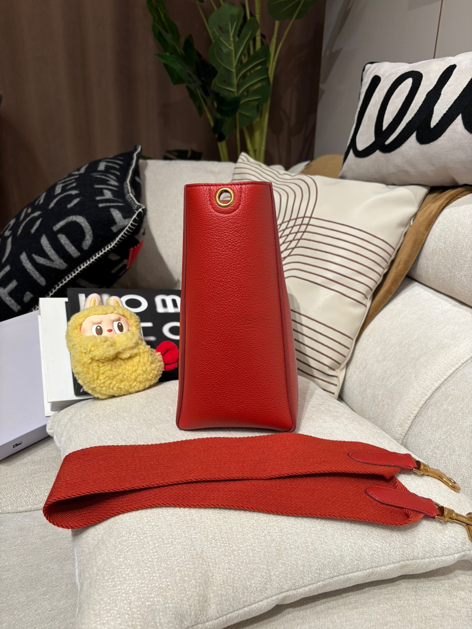 Celine sangle small bucket 牛皮 100%Authentic,95%new ✅strap✅塵袋 