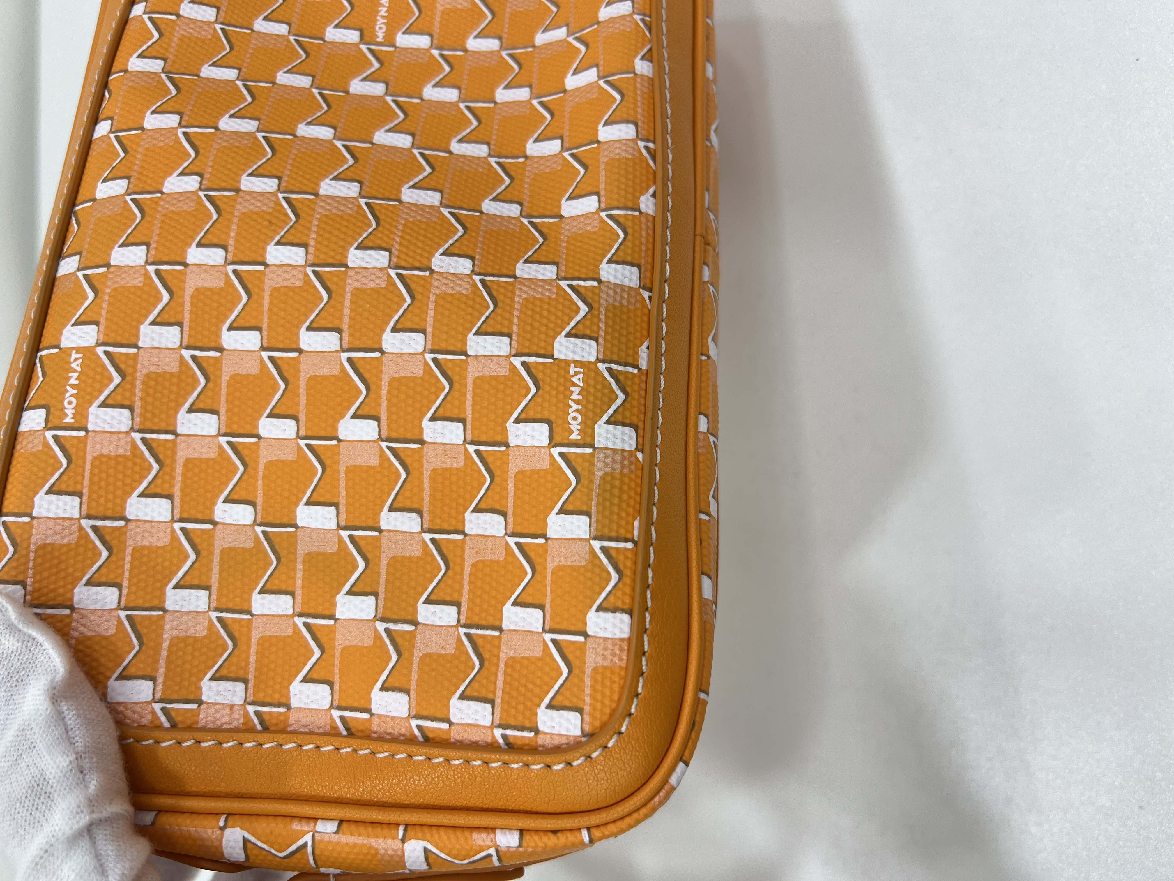 直播貨品 |  [1個-$100 2個-$300］E19
