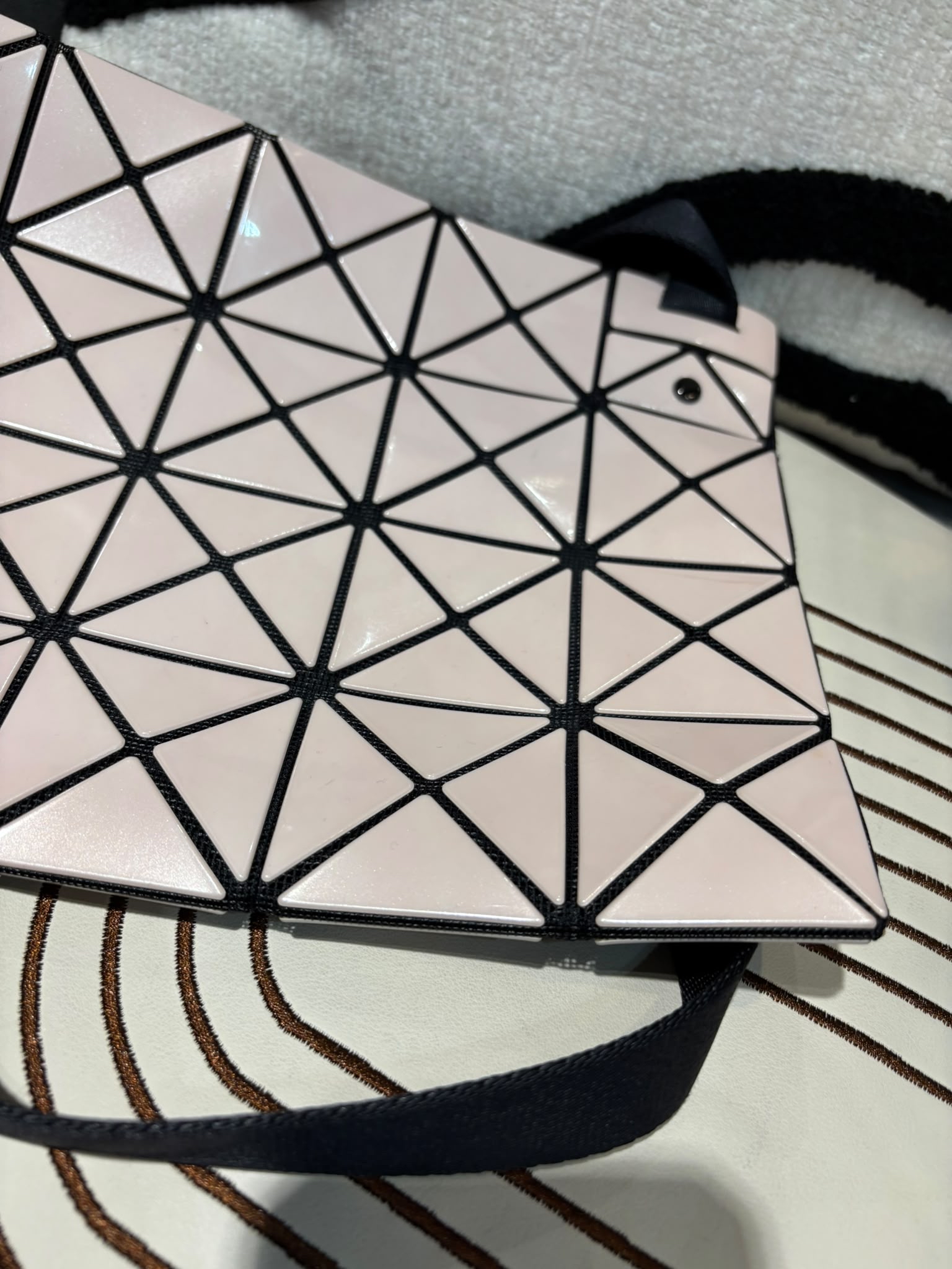 Issey Miyake bao bao crossbody bag 100%Authentic, 98%New ✅Dust bag