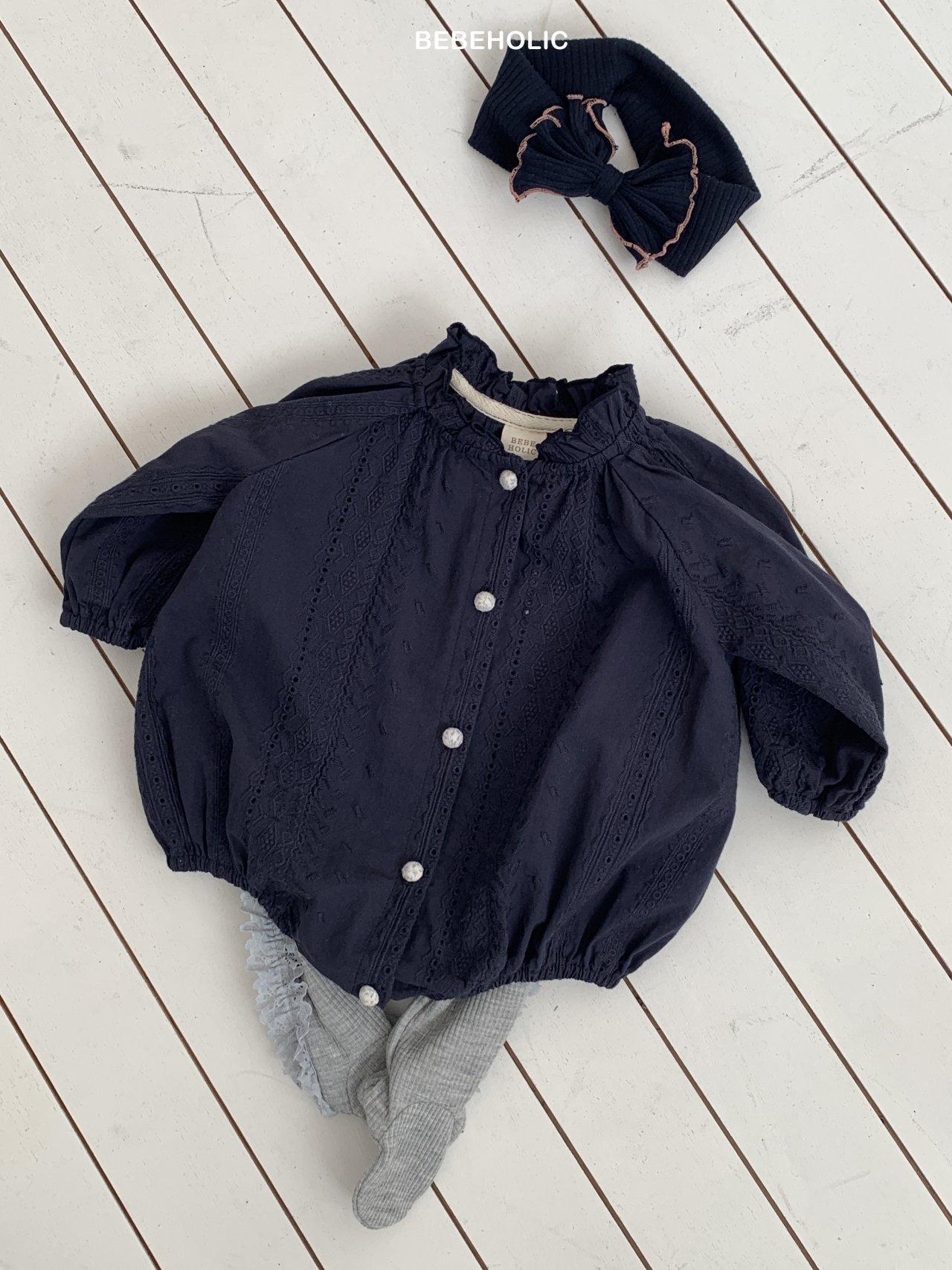 🌸預訂 韓國直送🌸🇰🇷BEBEHOLIC兩色提花刺繡花邊領長袖包屁衣