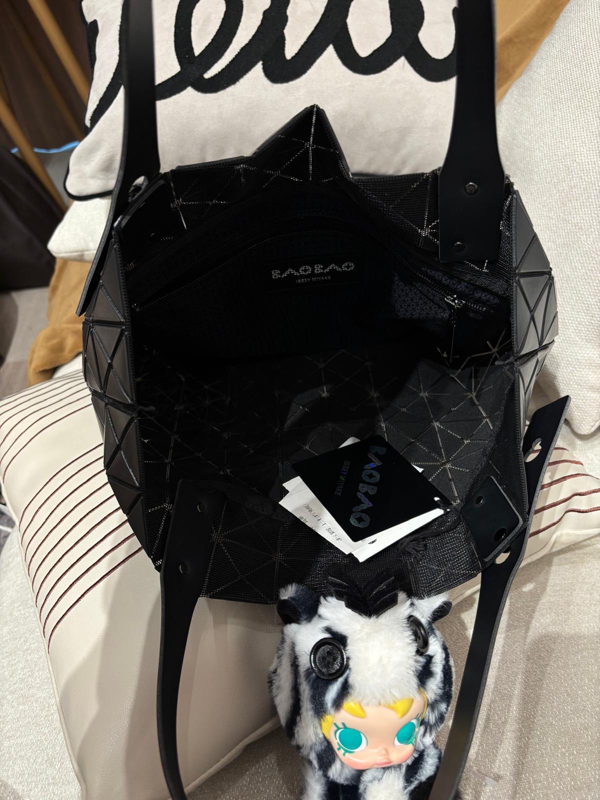 Issey Miyake Bao Bao Tote Bag 啞黑色 100%Authentic, 98%New ✅ certificate✅Dust bag