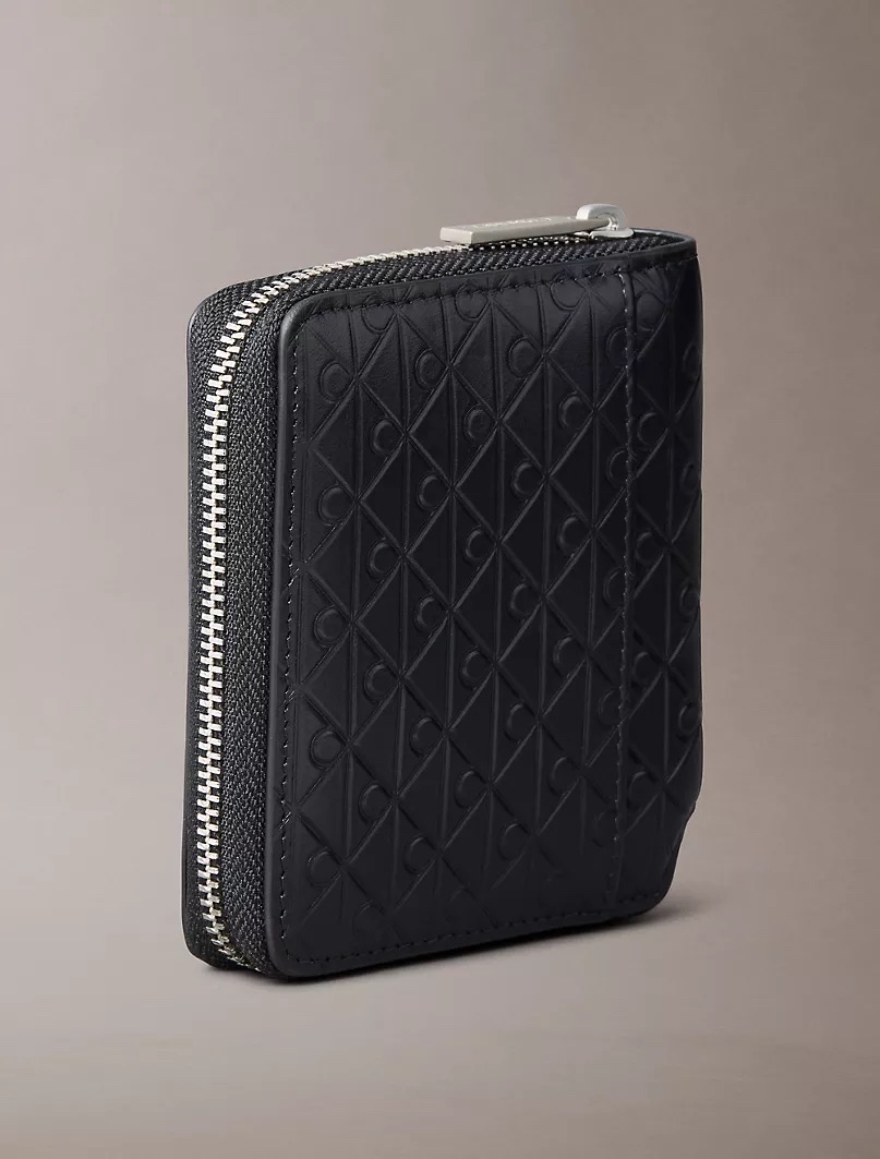 🛬🇺🇸🇨🇦Calvin Klein Embossed Allover Emblem Logo Zip Wallet直送現貨😎