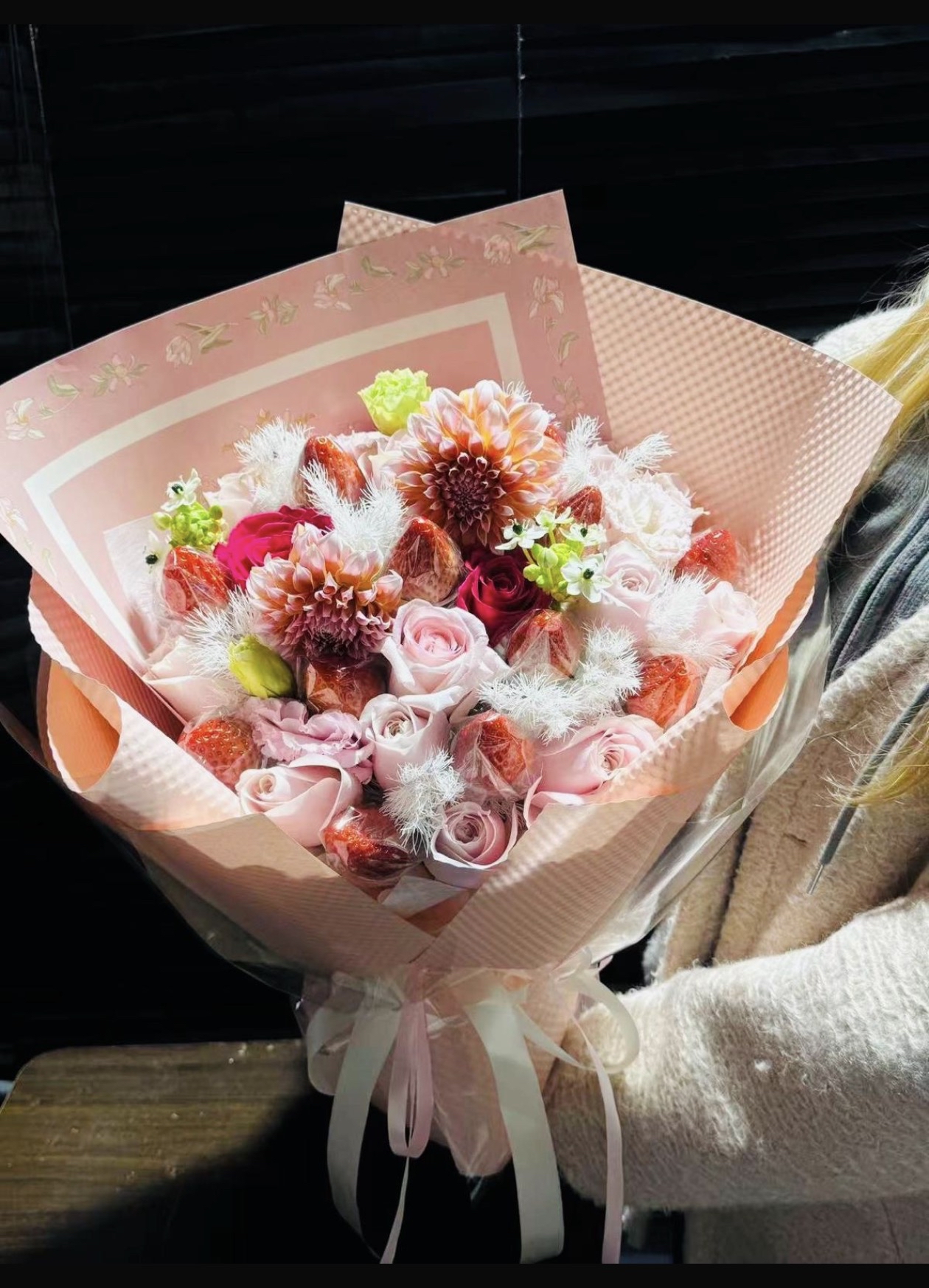 士多啤梨鮮花花束-1