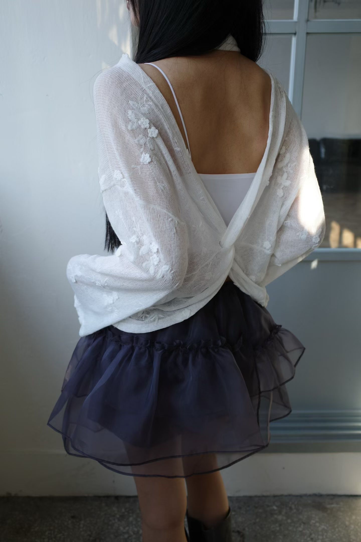 Two-way knot embroidered top (Ivory)