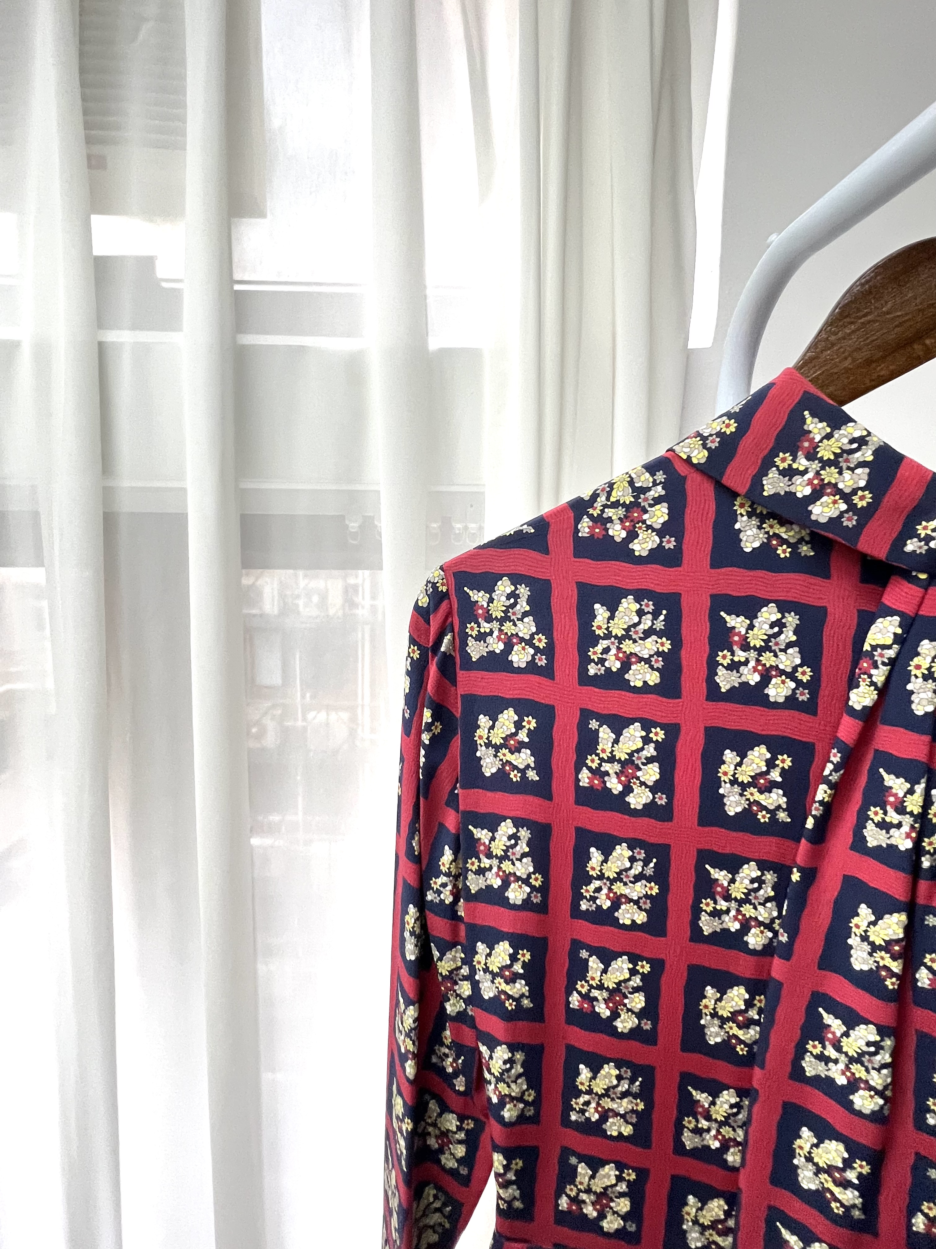 Pre-Owned GUCCI Geometric Flower Print Silk Midi Shirt Dress / Product Code: 26051909